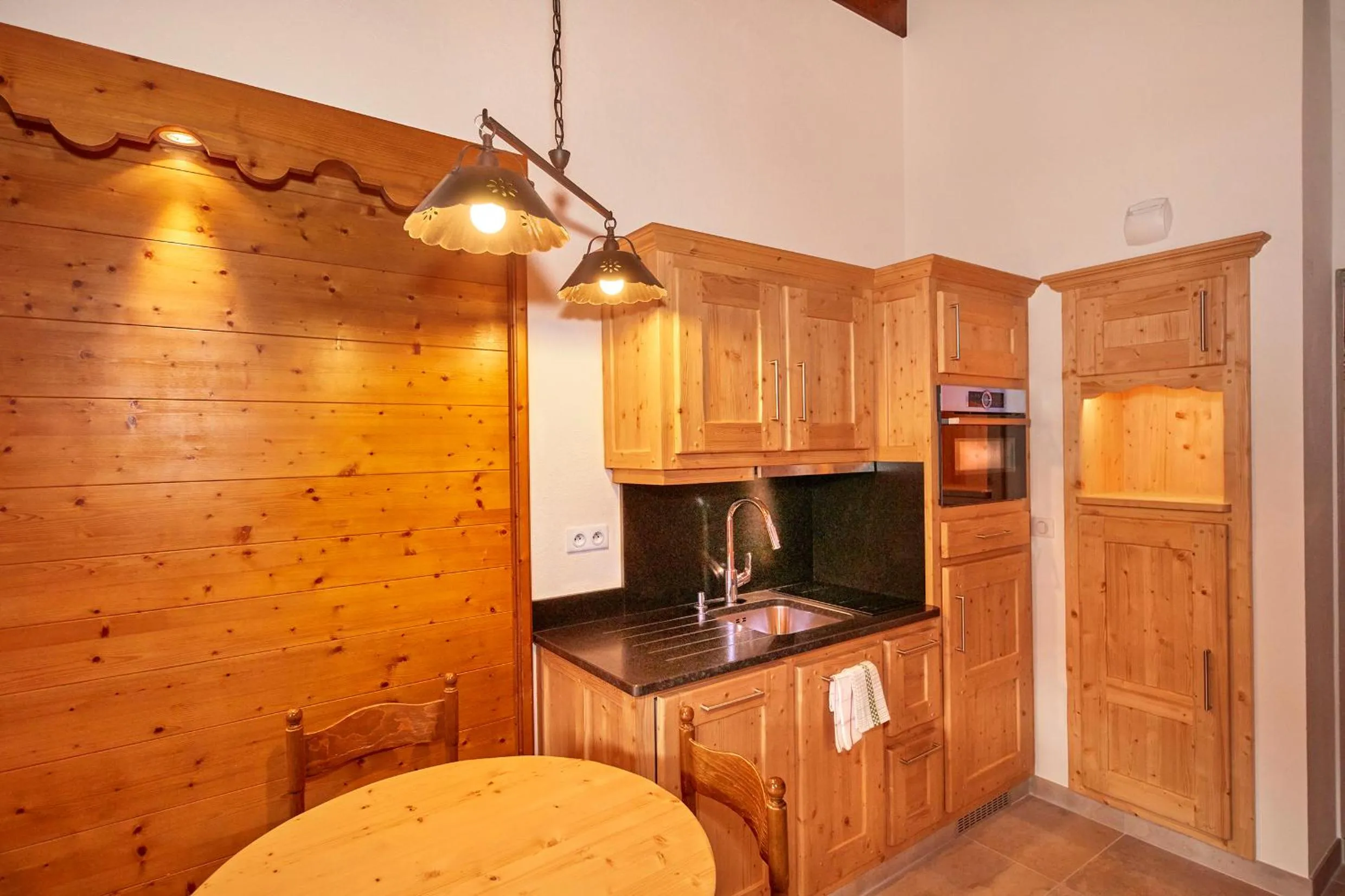 Kitchen or kitchenette in Chalet-Hôtel Neige et Roc, The Originals Relais