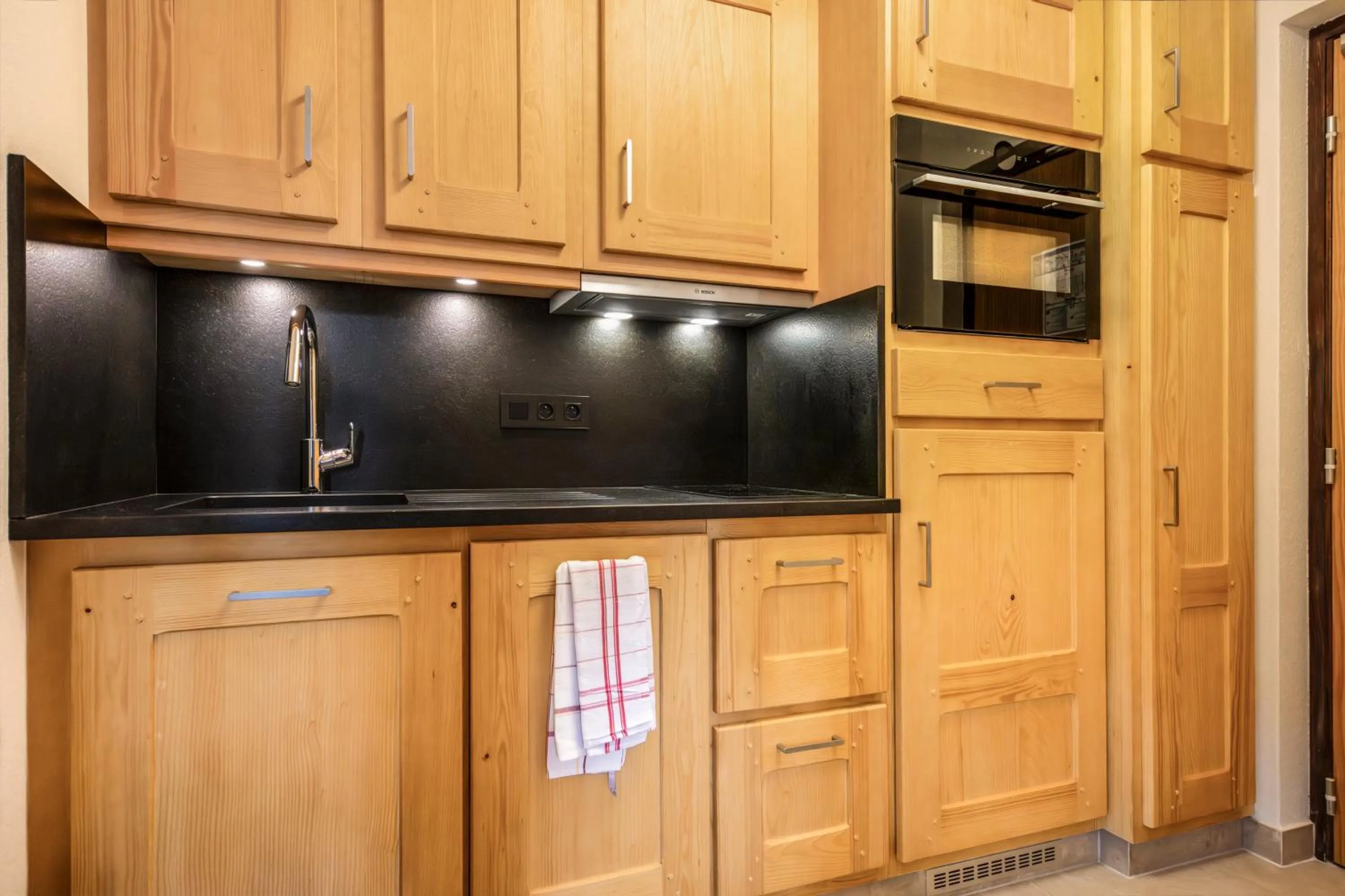 Kitchen or kitchenette in Chalet-Hôtel Neige et Roc, The Originals Relais