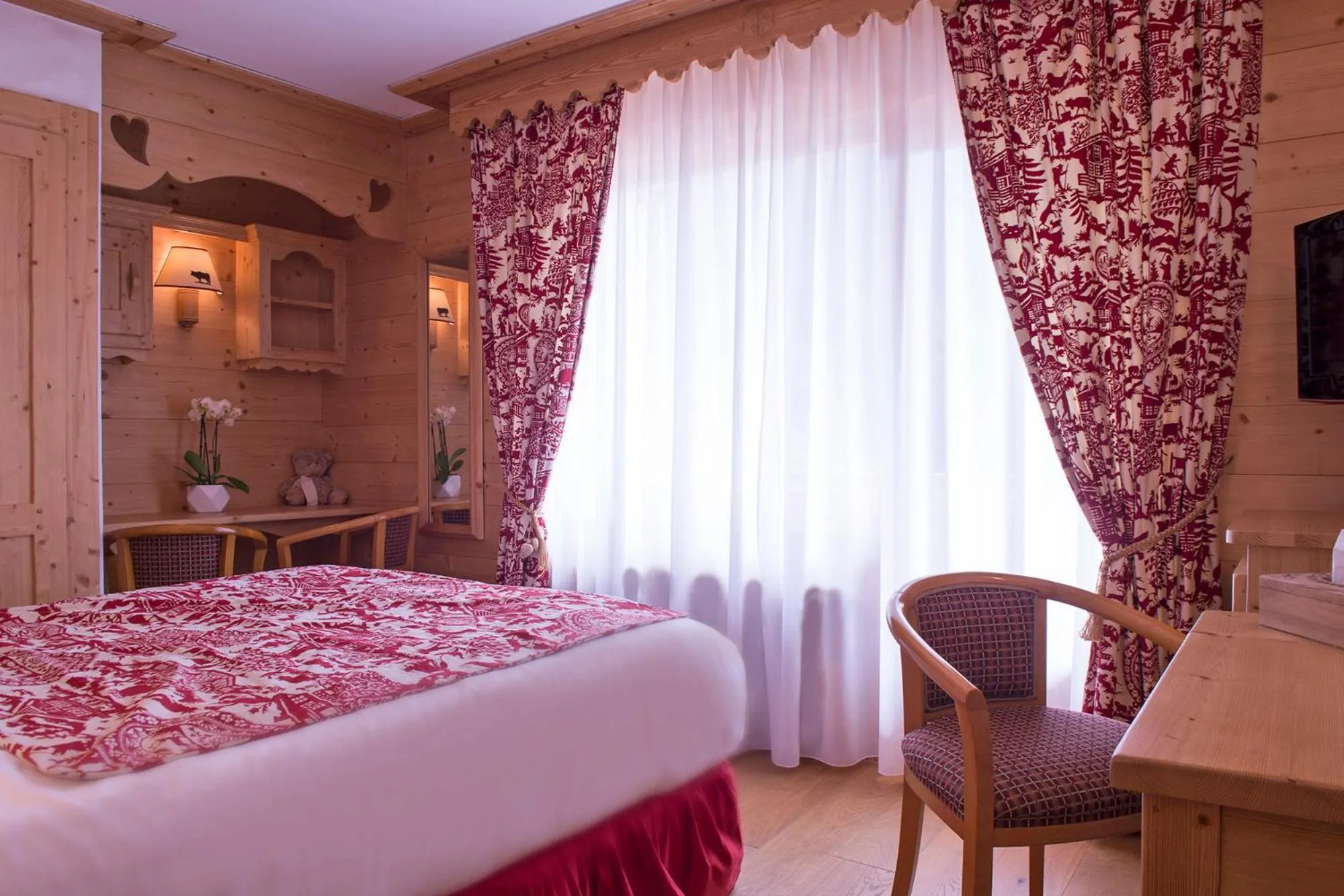 Bed in Chalet-Hôtel Neige et Roc, The Originals Relais