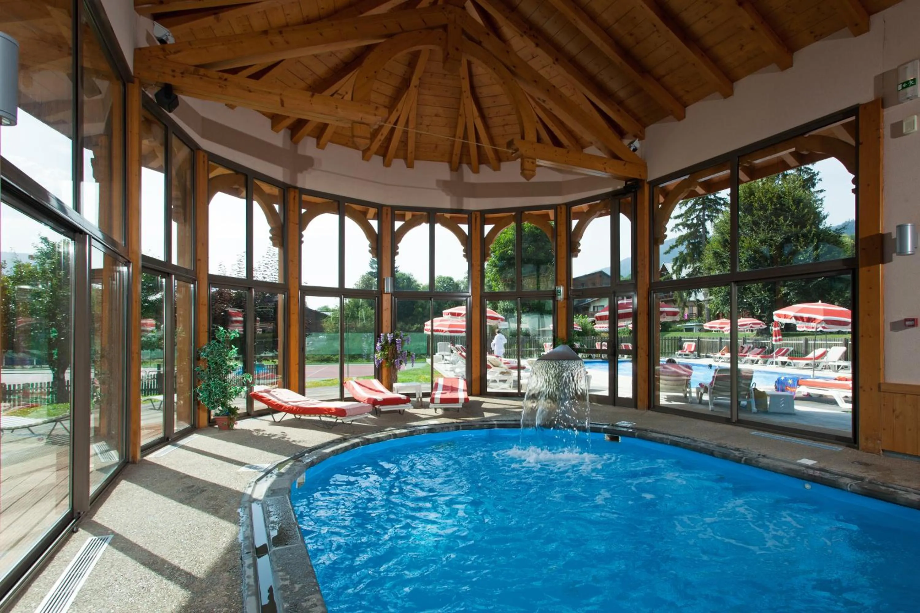 Swimming pool in Chalet-Hôtel Neige et Roc, The Originals Relais