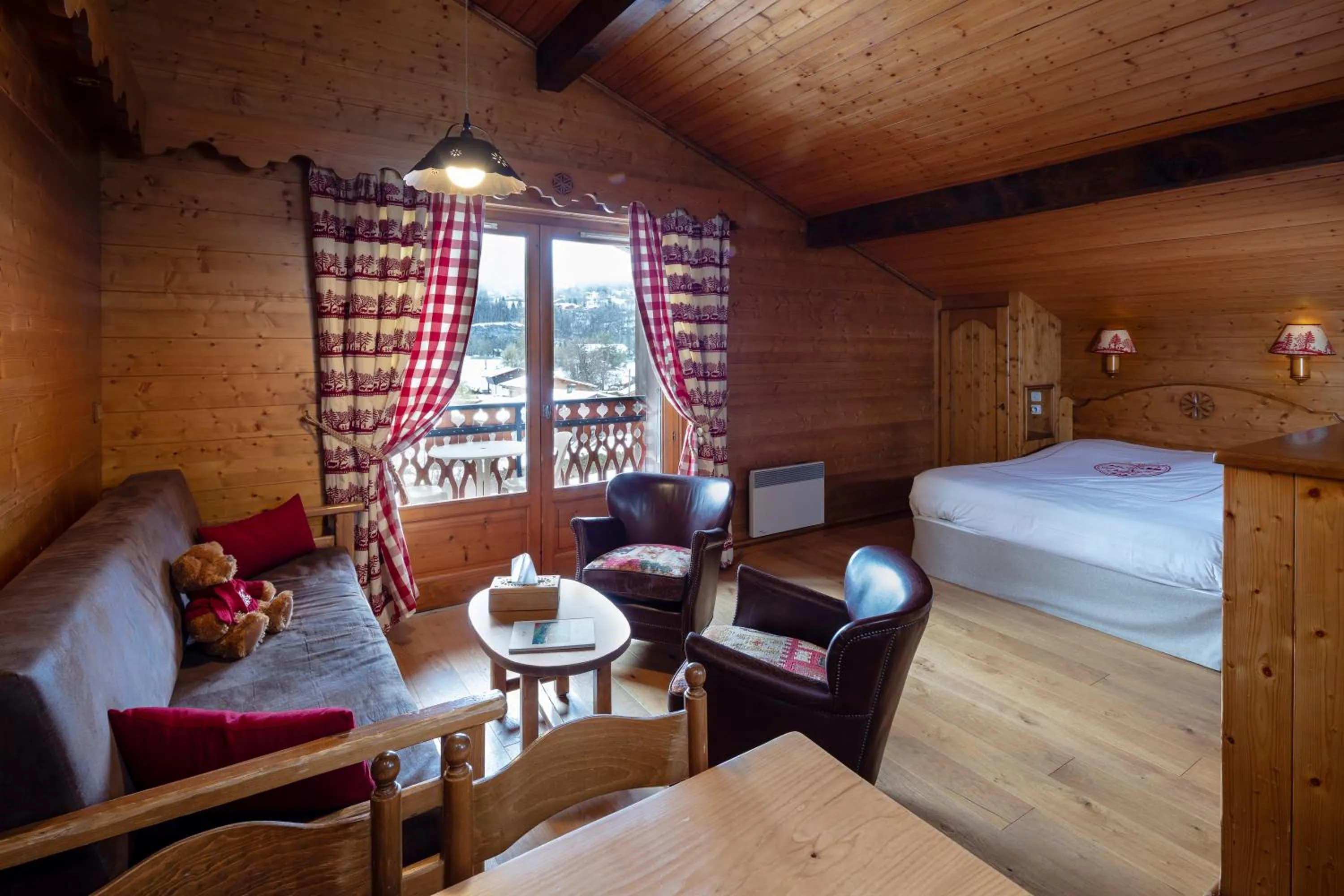 Bed in Chalet-Hôtel Neige et Roc, The Originals Relais