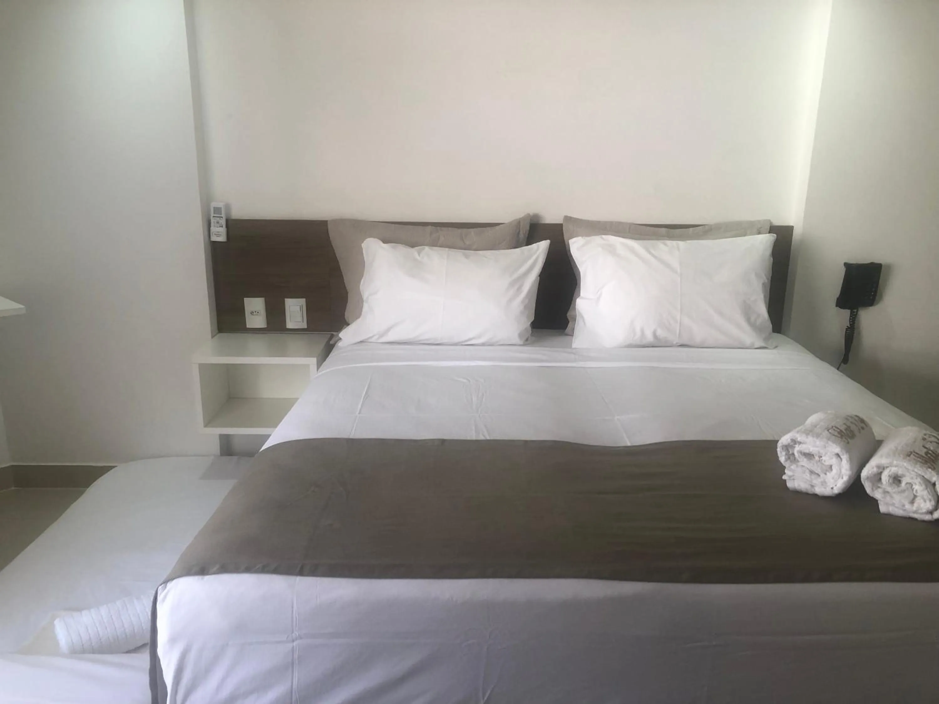 Bed in Gold Flat Cabo Branco