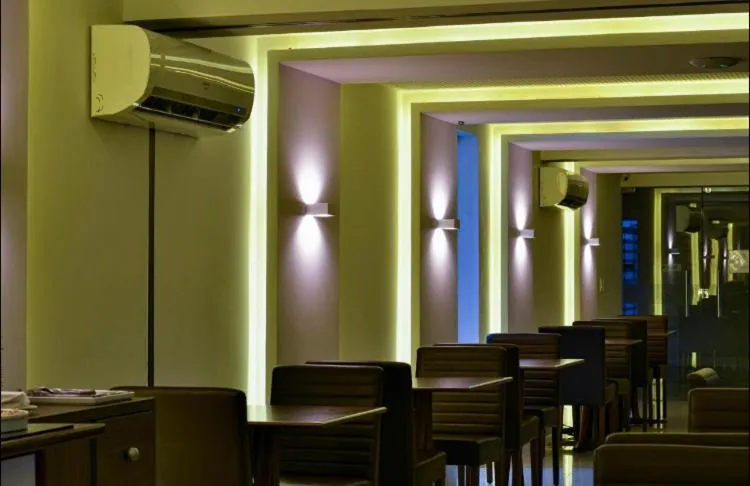 Restaurant/places to eat in Gold Flat Cabo Branco