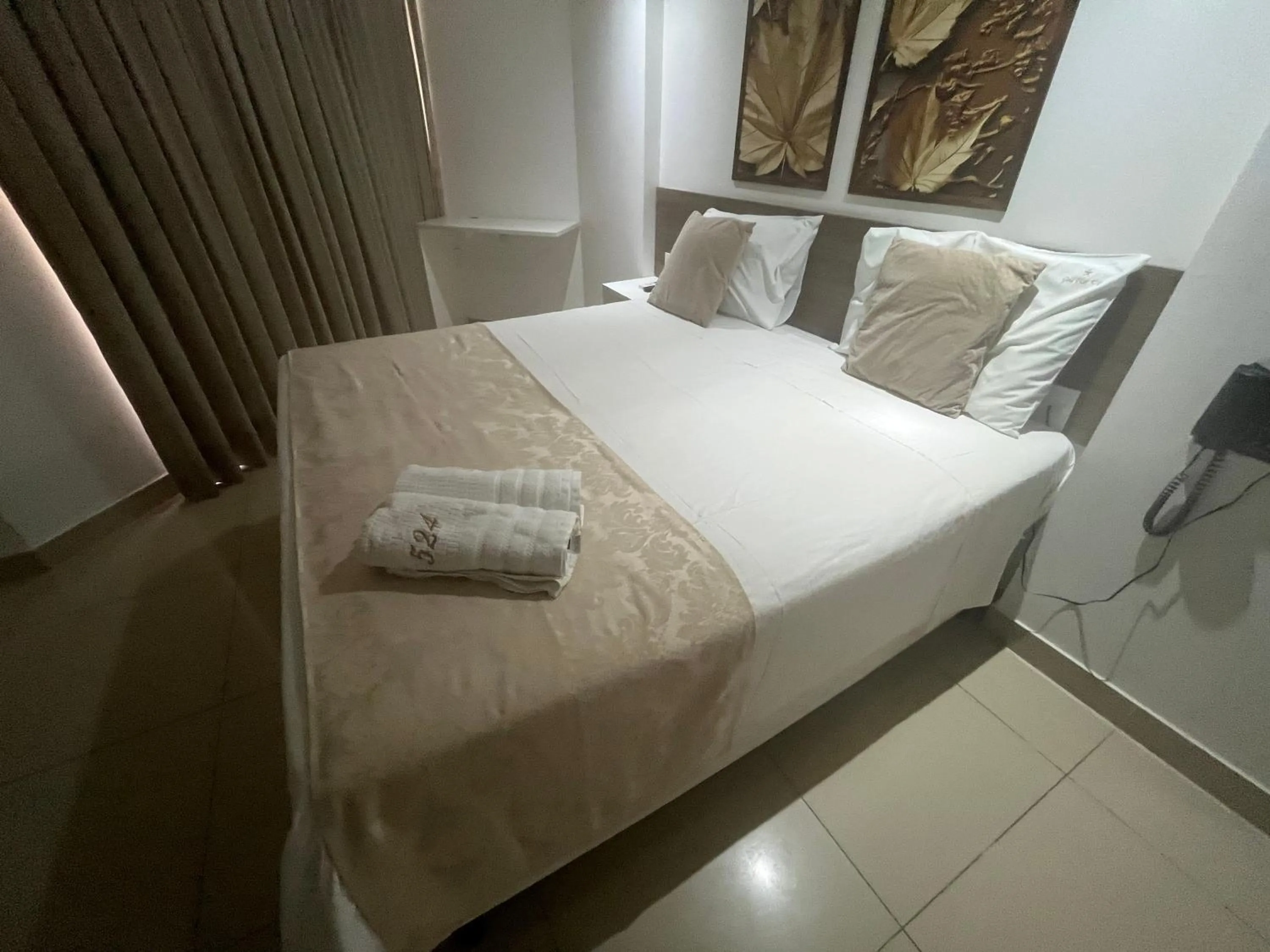 Bed in Gold Flat Cabo Branco