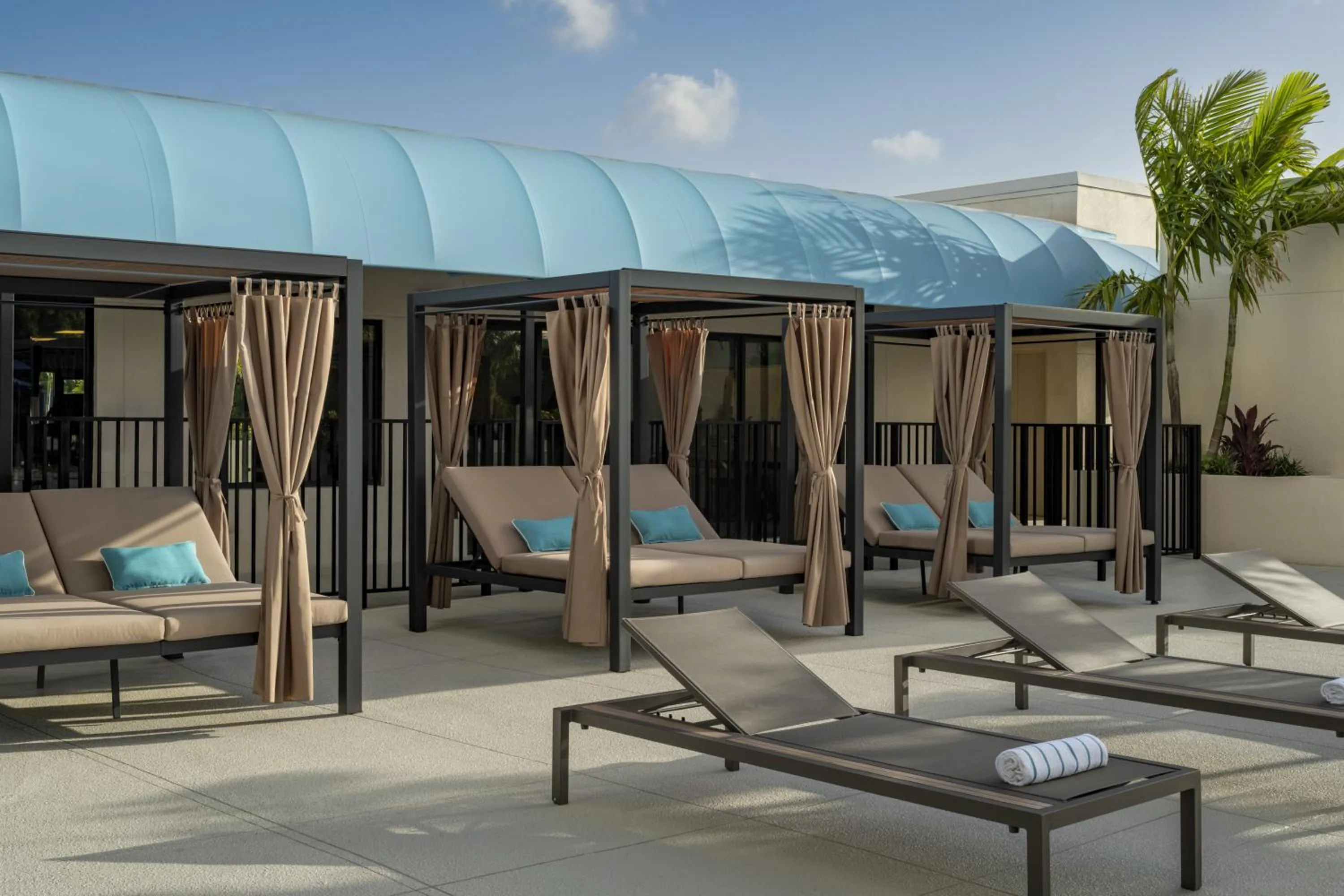 Swimming pool in Fort Lauderdale Marriott North