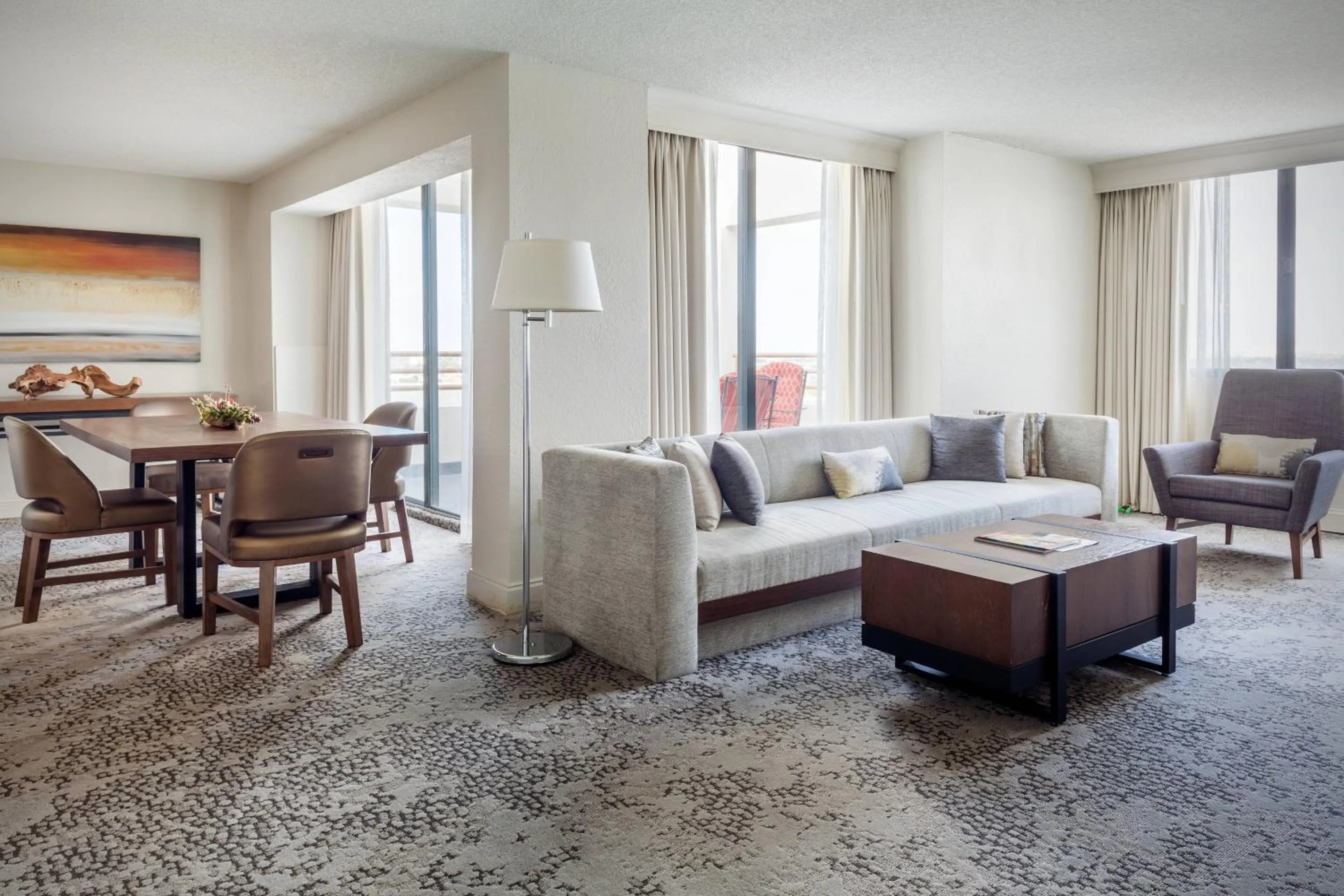 Living room in Fort Lauderdale Marriott North