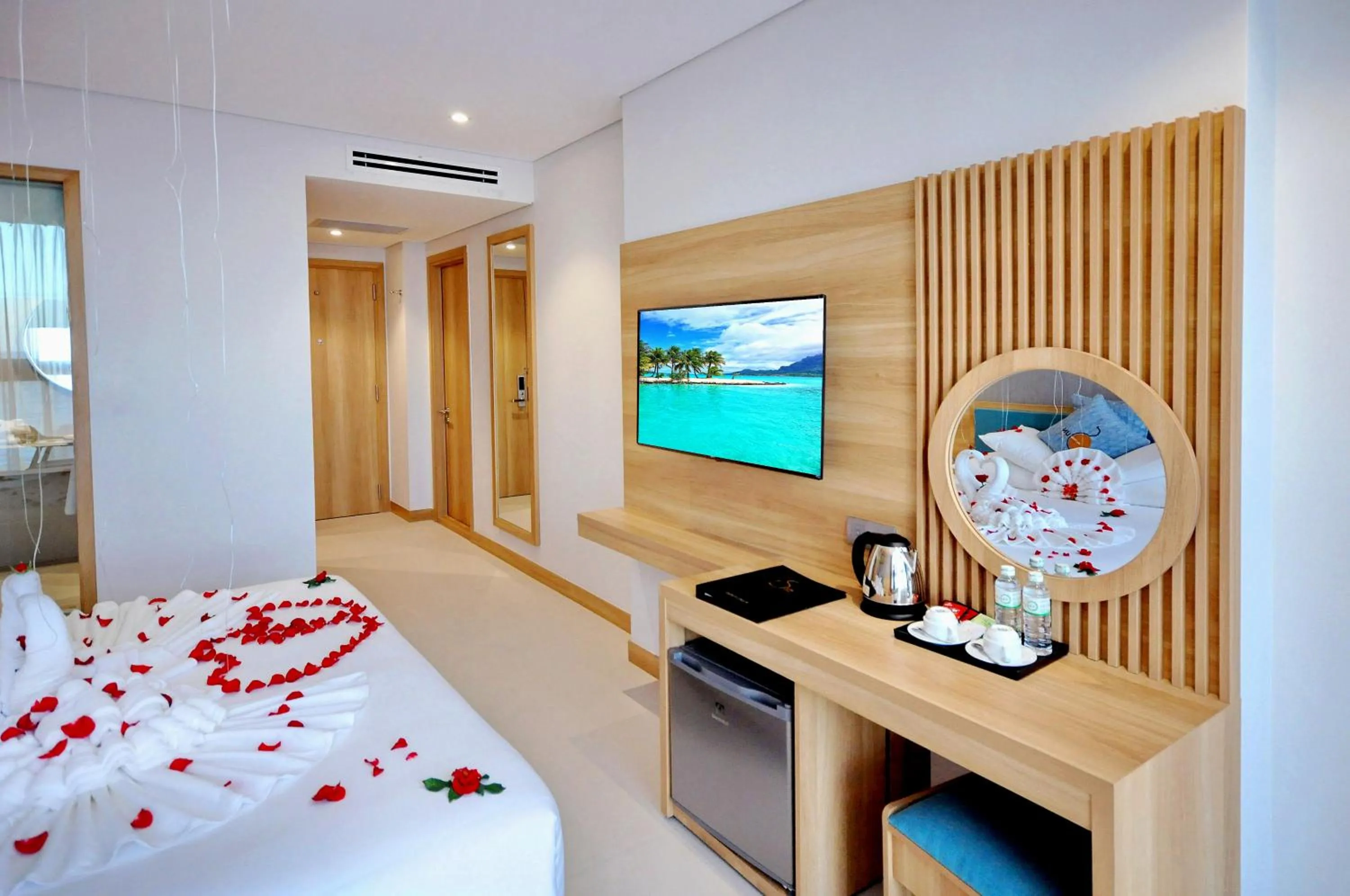 Communal lounge/ TV room, Bed in Sun Kiss Hotel