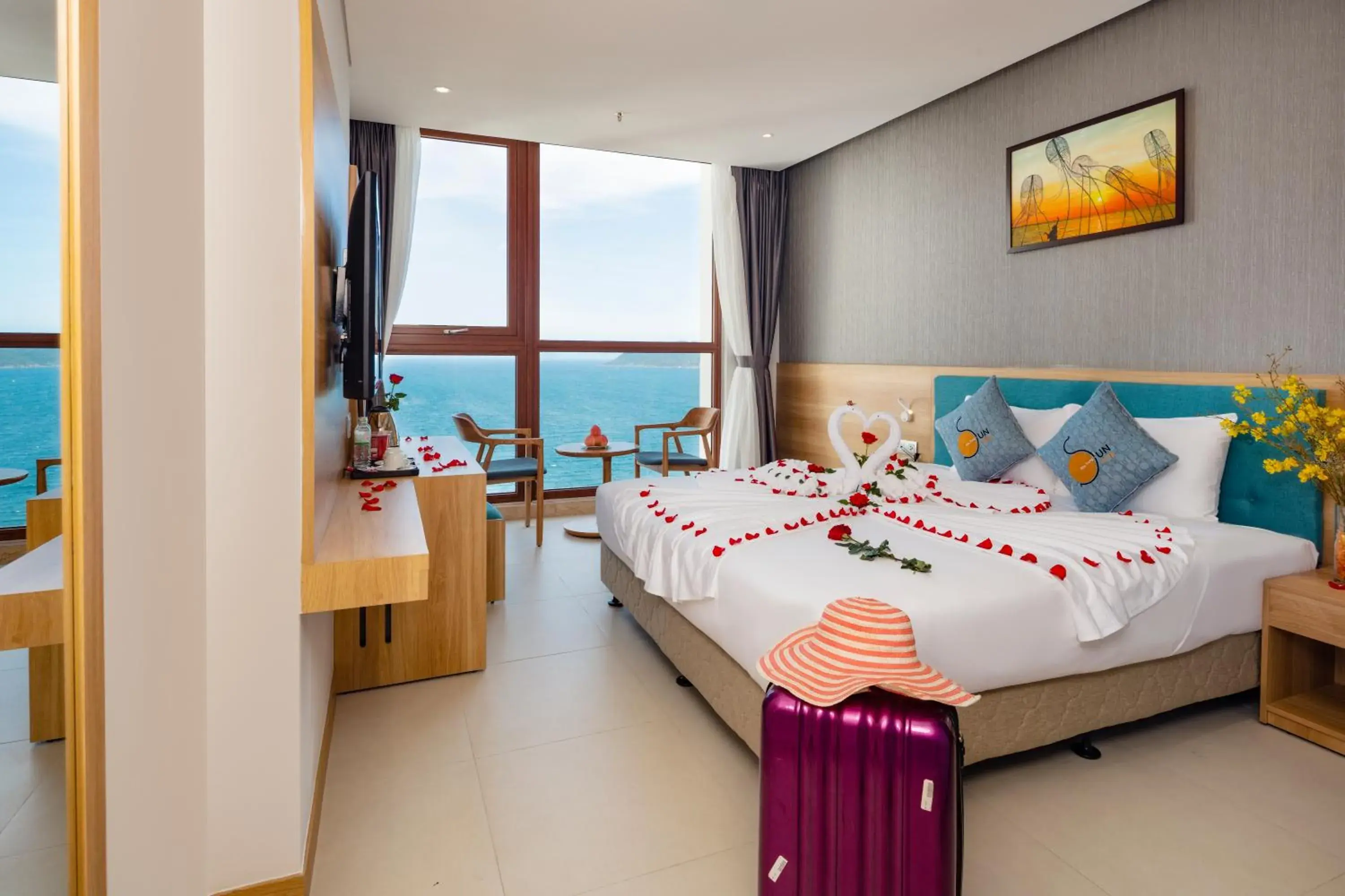 King Room with Sea View in Sun Kiss Hotel King Room with Sea View in Sun Kiss Hotel