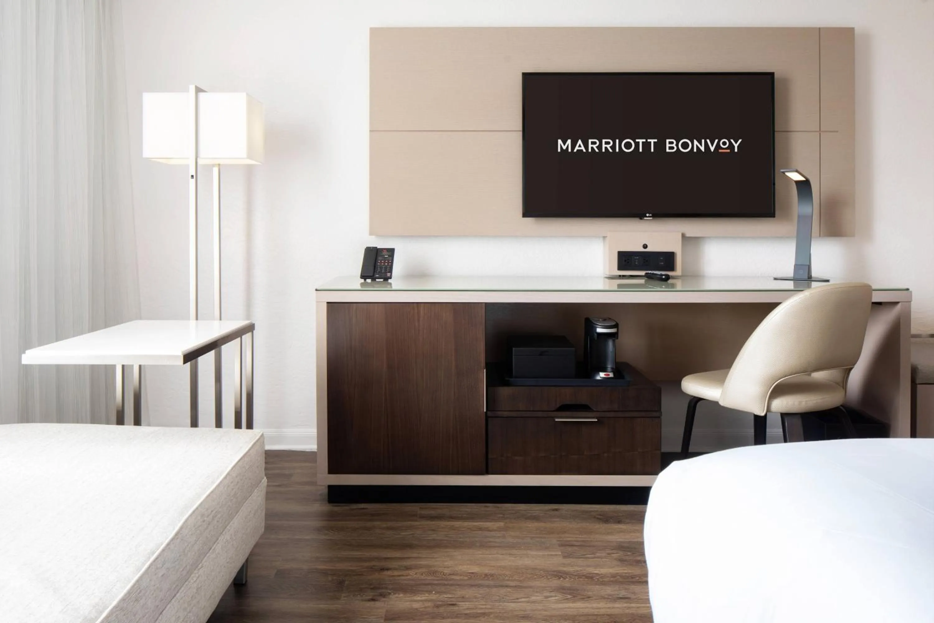 Photo of the whole room, Bed in Palm Beach Gardens Marriott