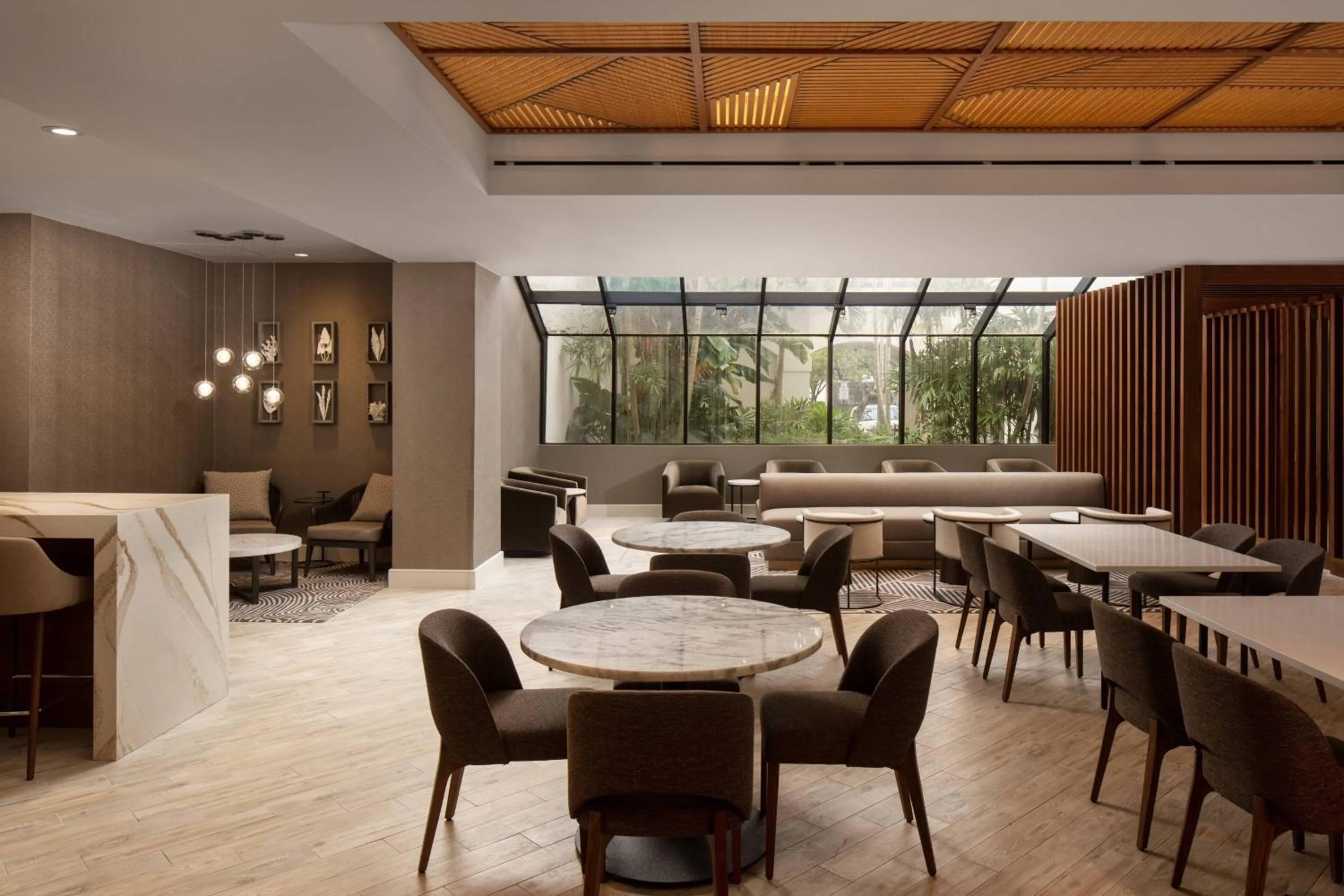 Lounge or bar in Palm Beach Gardens Marriott