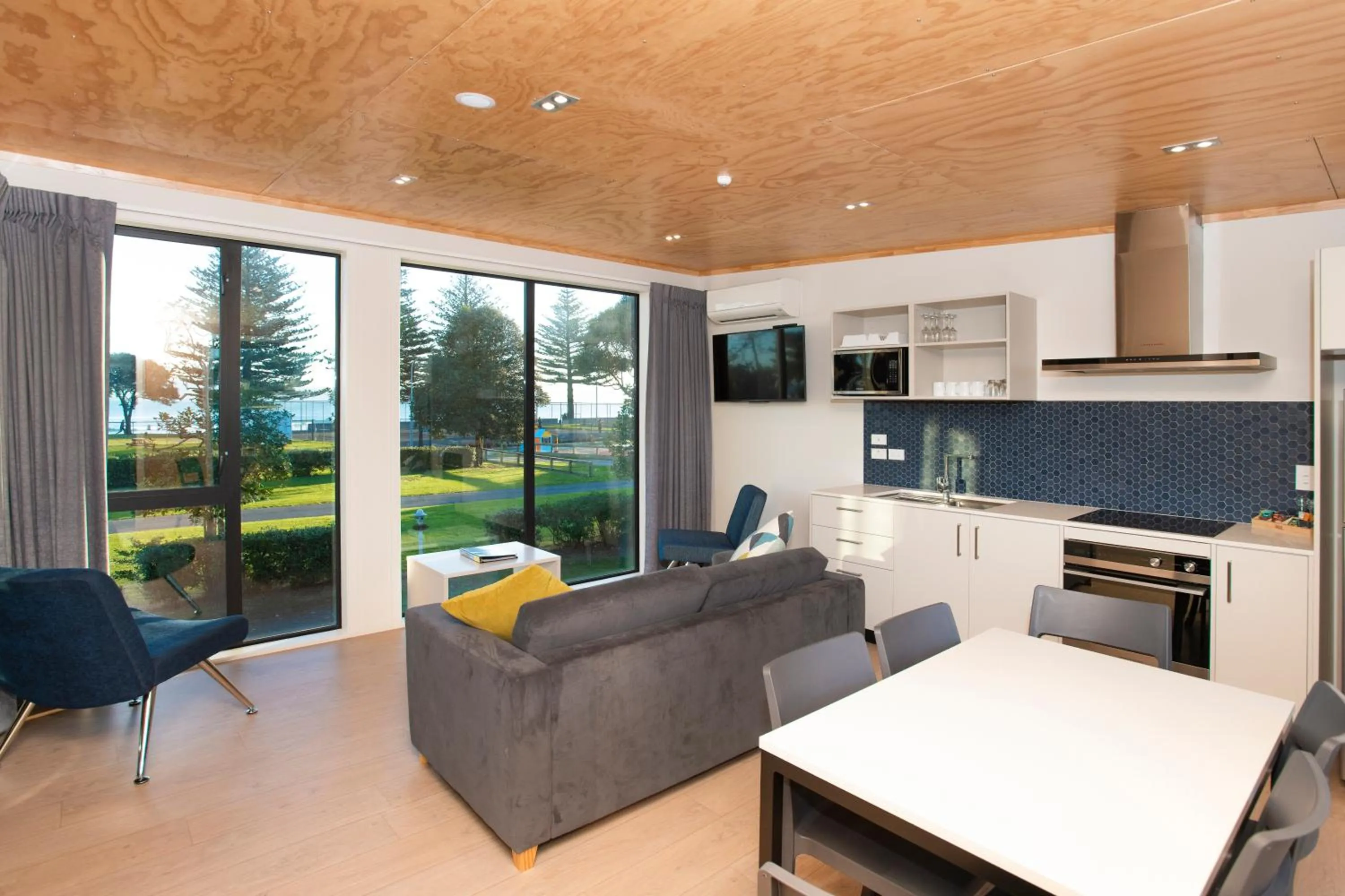 Property building in Waikanae Beach Ocean View Apartments
