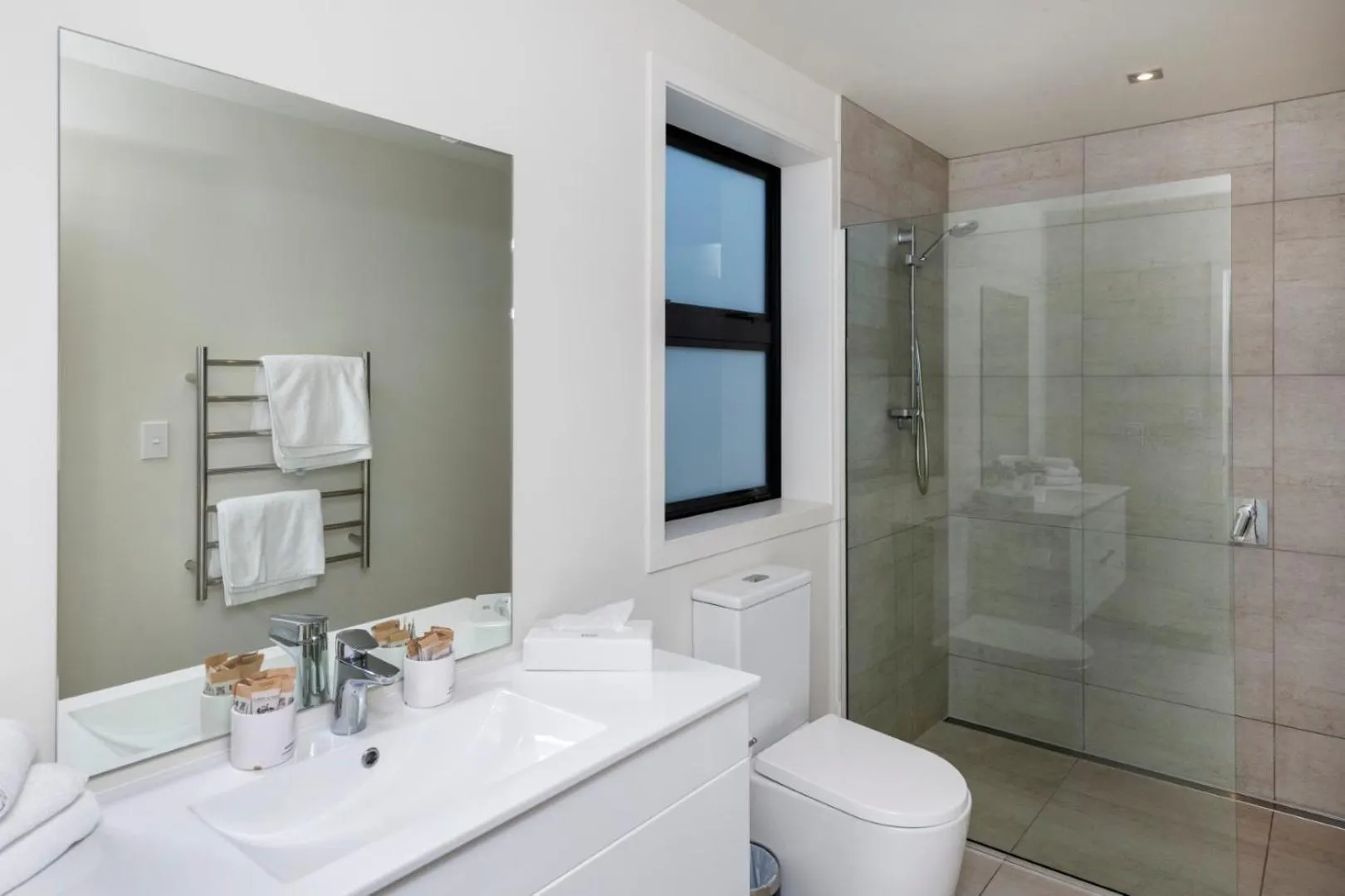 Shower in Waikanae Beach Ocean View Apartments