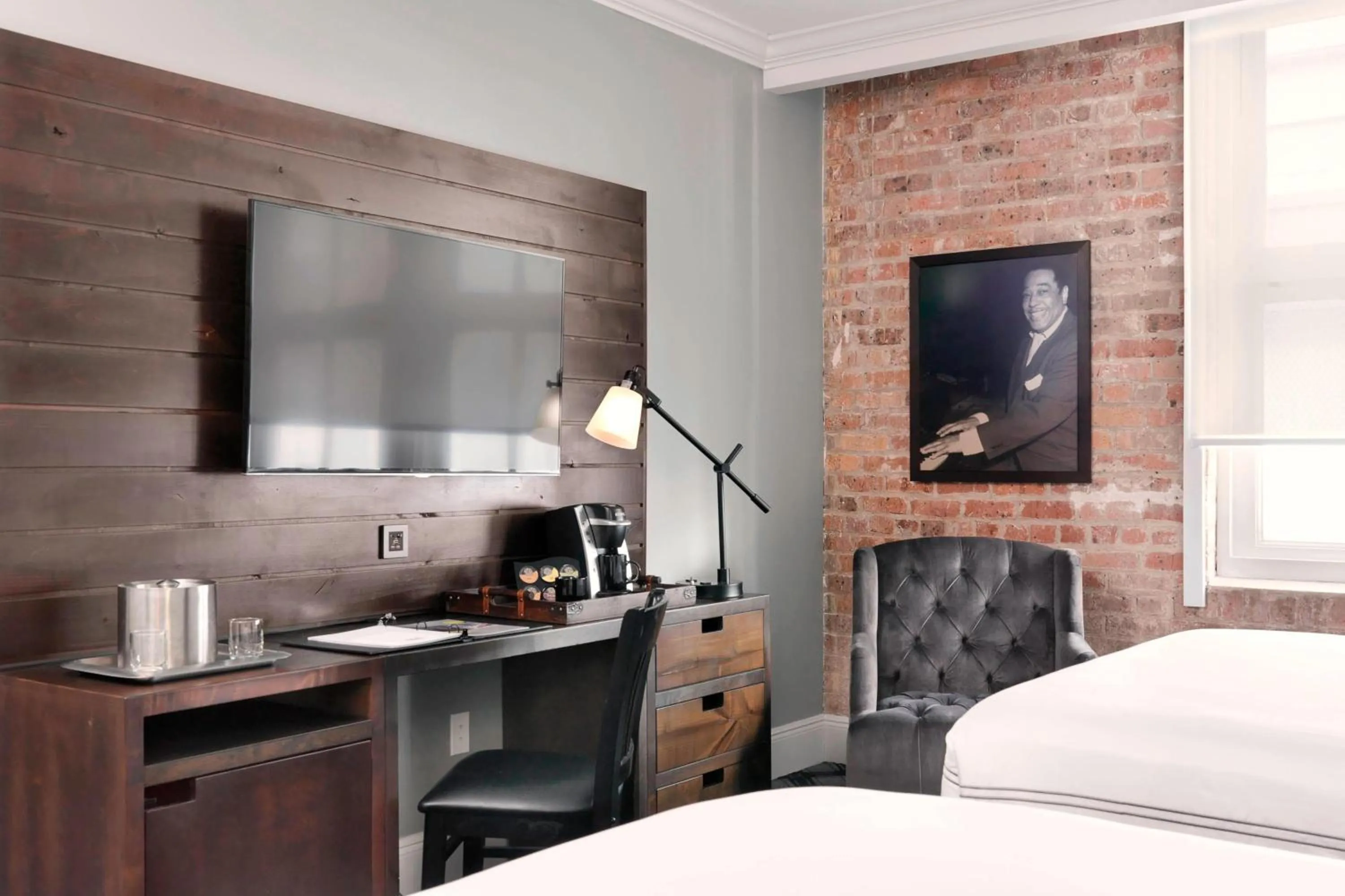 Photo of the whole room, Bed in Q&C Hotel and Bar New Orleans, Autograph Collection