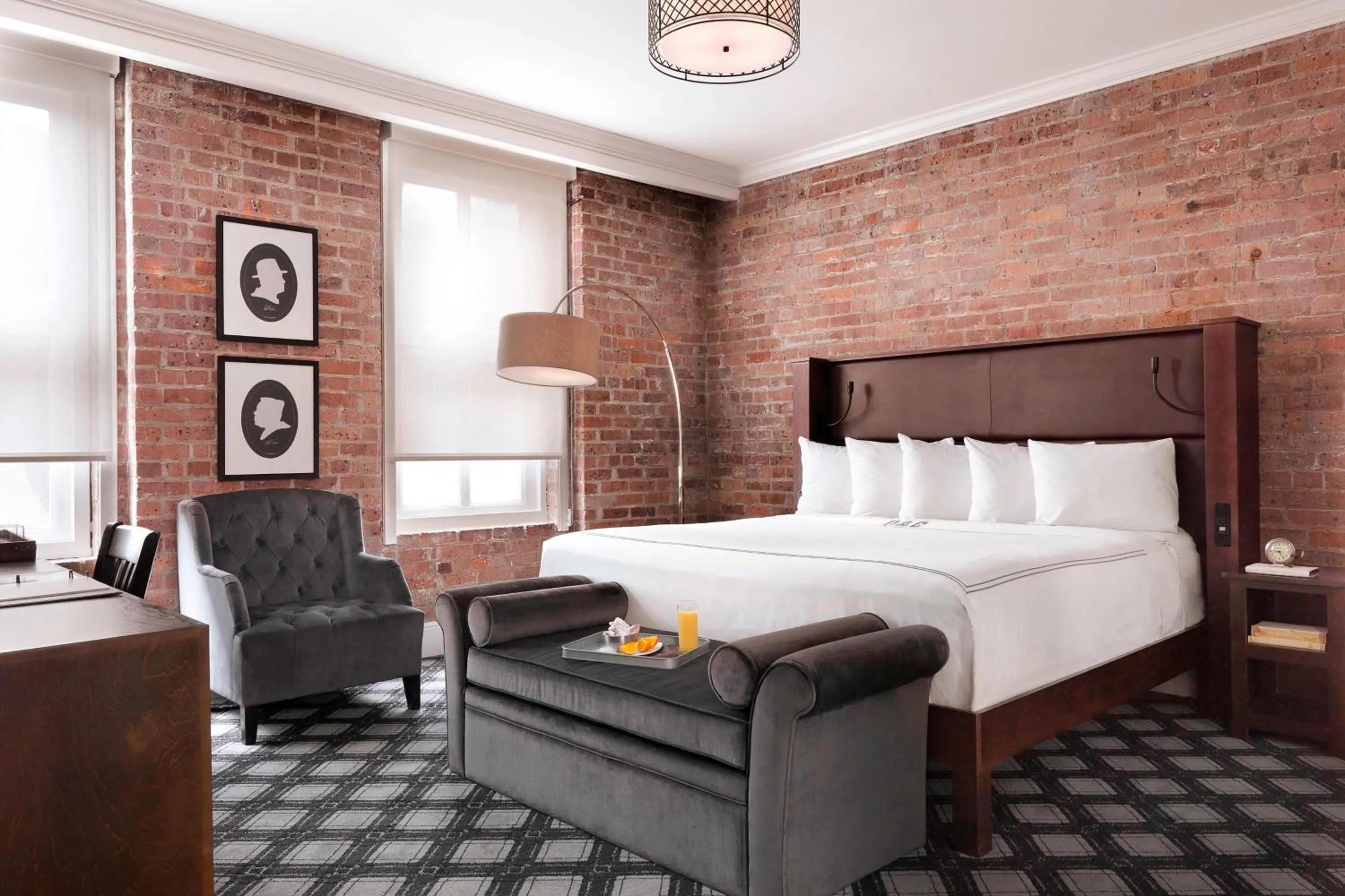 Photo of the whole room, Bed in Q&C Hotel and Bar New Orleans, Autograph Collection