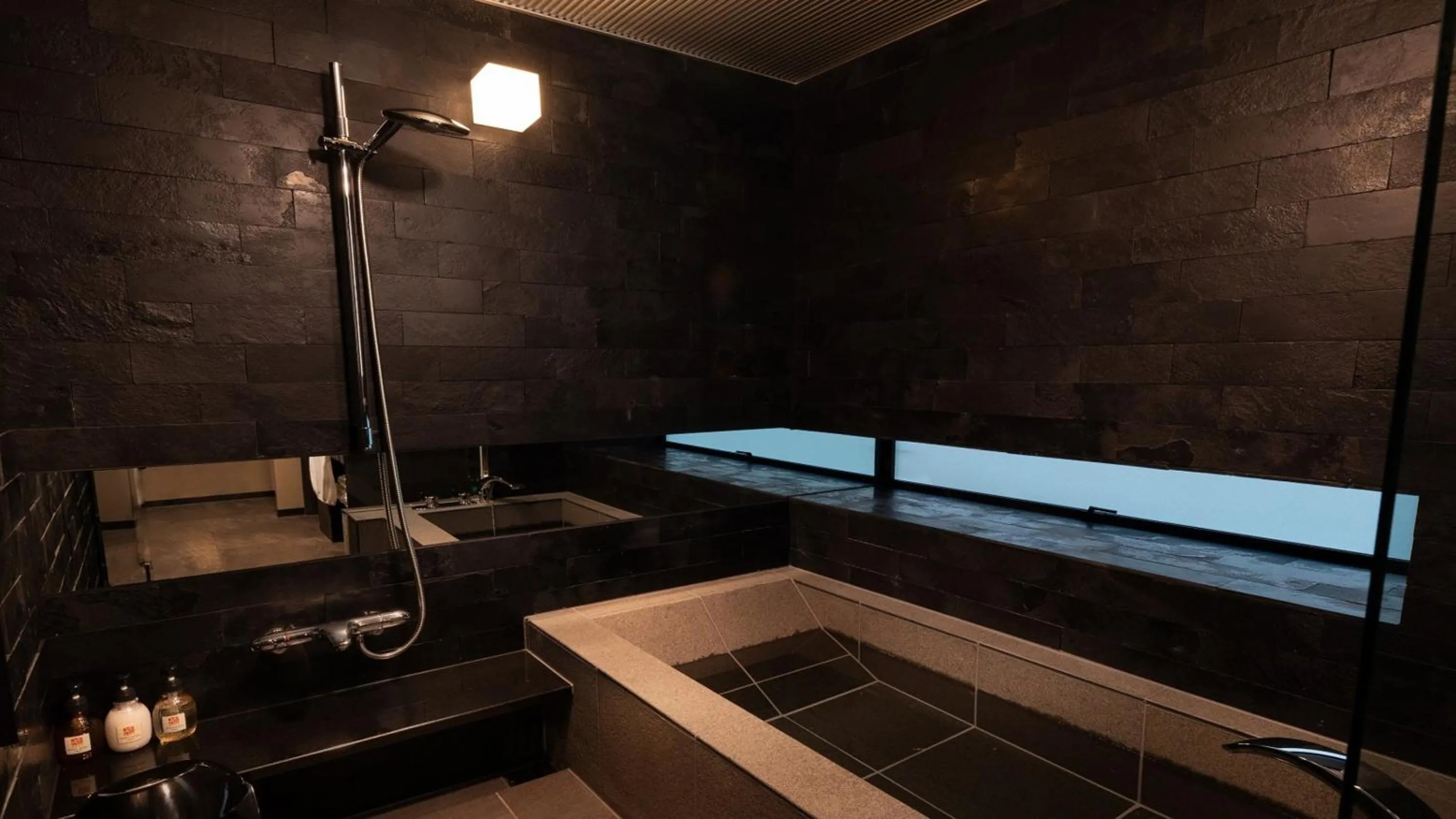 Bathroom in Tsumugi Tojihigashimonmae