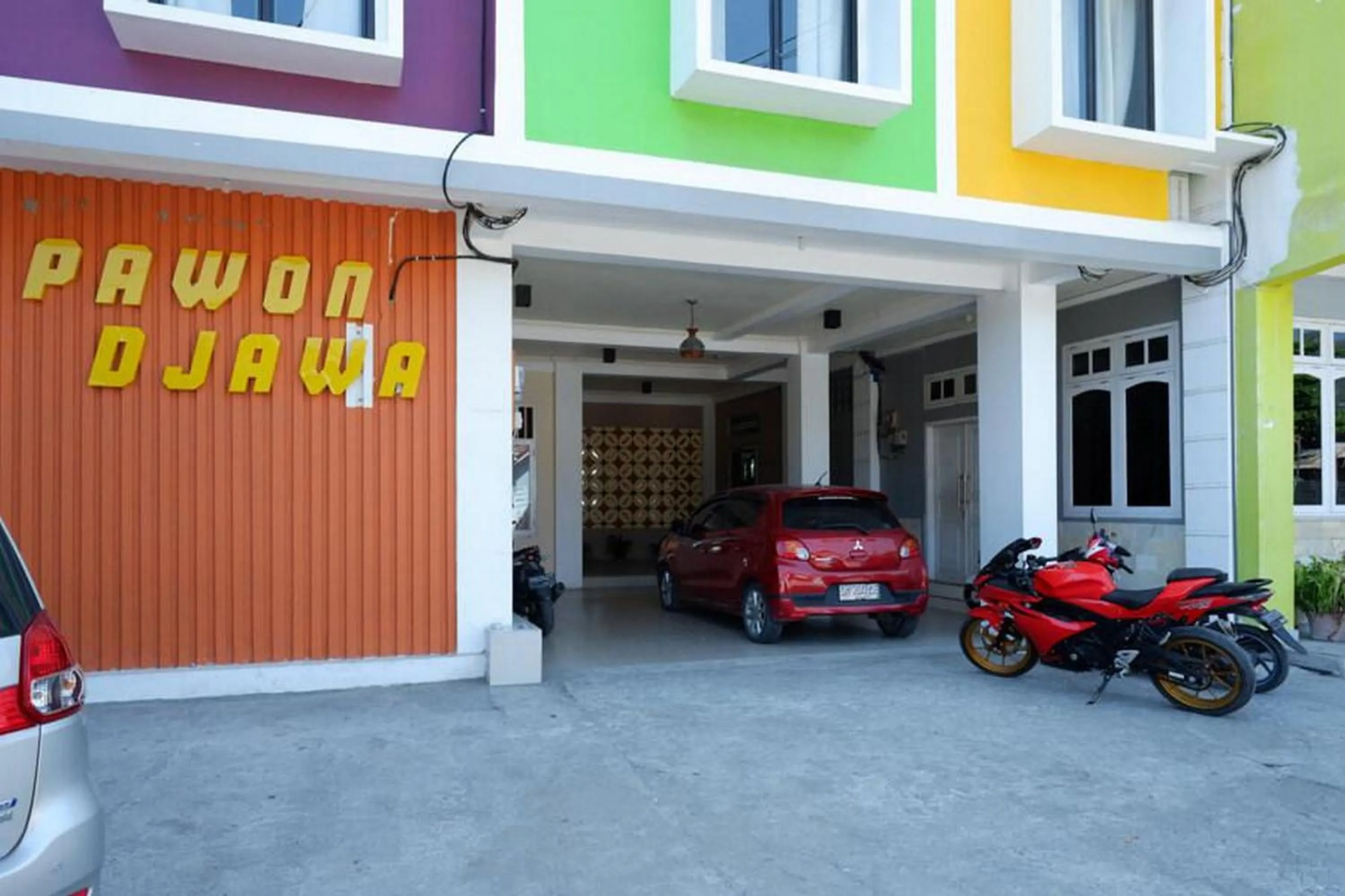 Parking in RedDoorz Plus Syariah @ Hotel Boulevard Luwuk