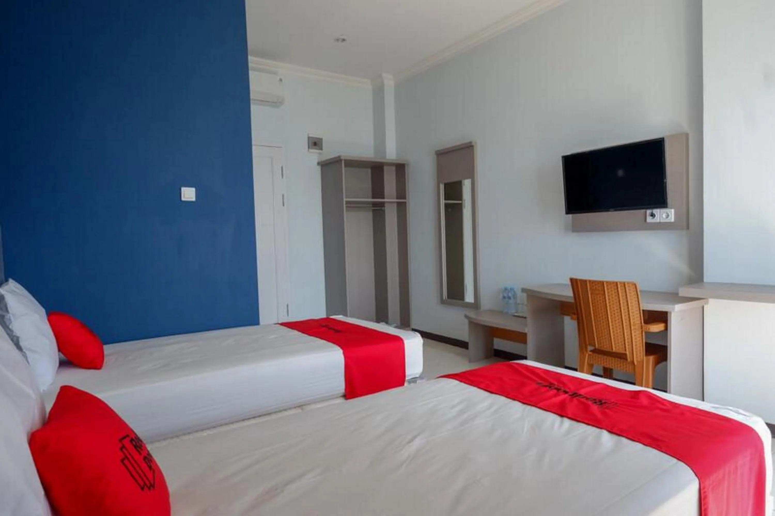 Bedroom in RedDoorz Plus Syariah @ Hotel Boulevard Luwuk