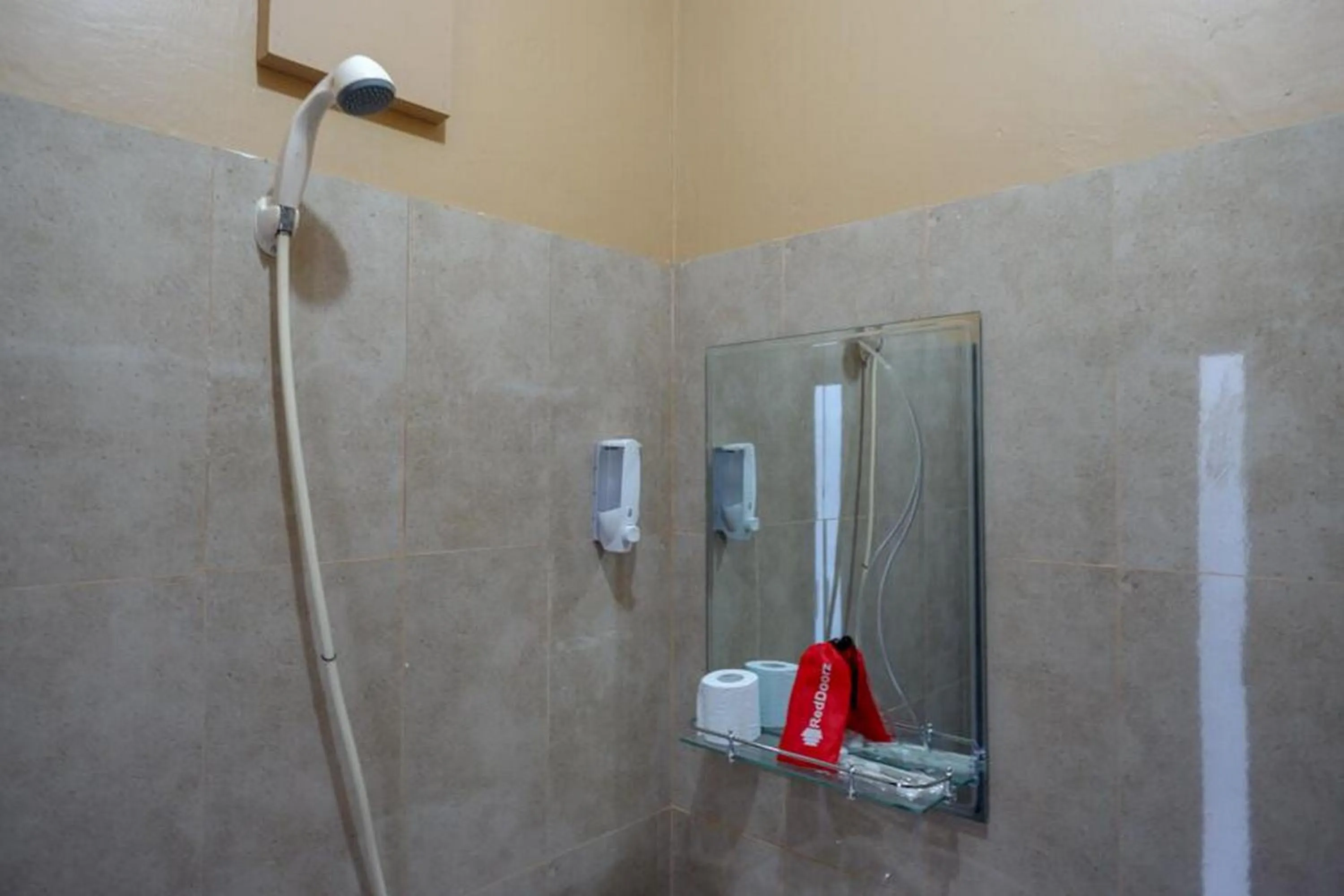 Bathroom in RedDoorz Plus Syariah @ Hotel Boulevard Luwuk