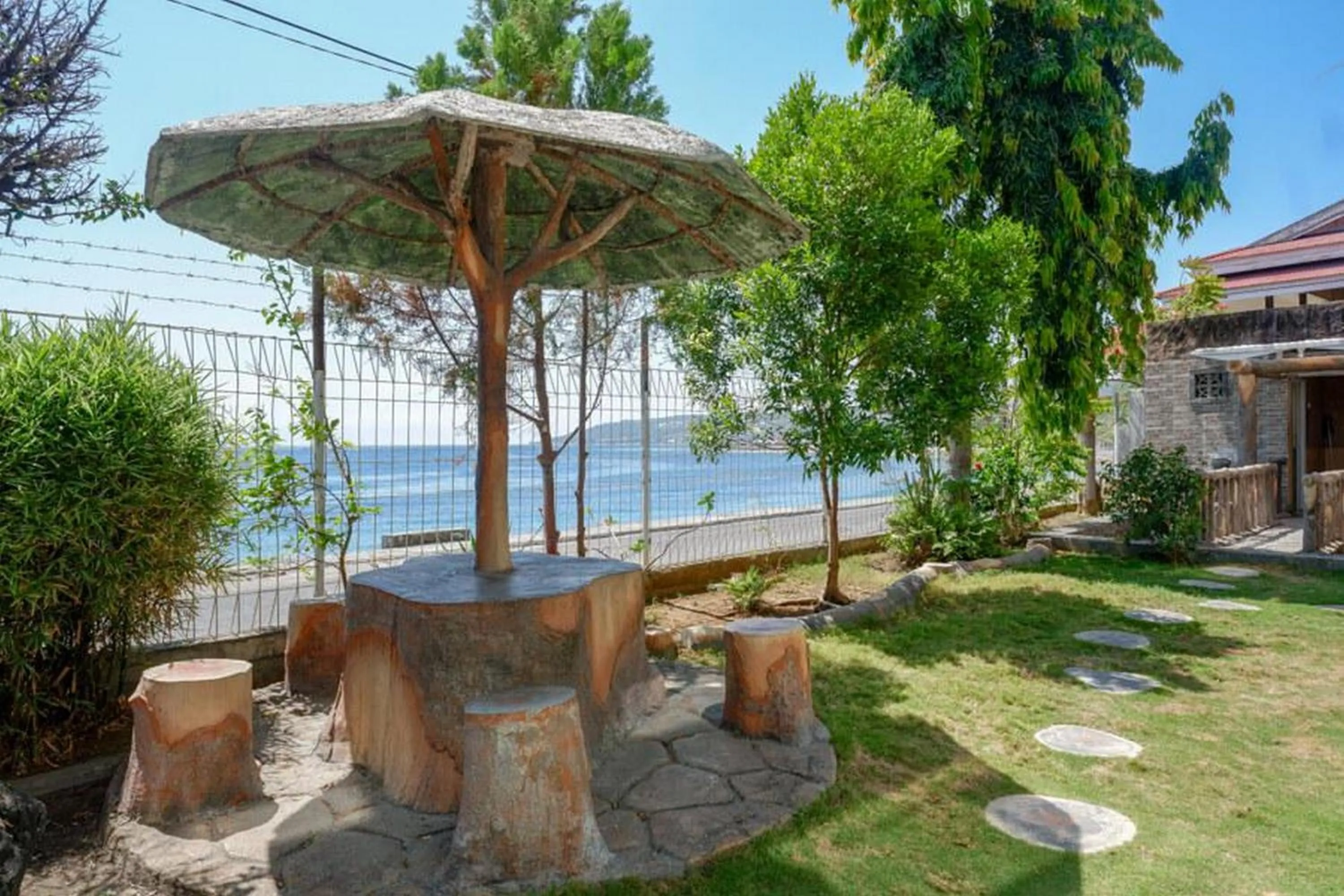 Seating area in RedDoorz Plus Syariah @ Hotel Boulevard Luwuk