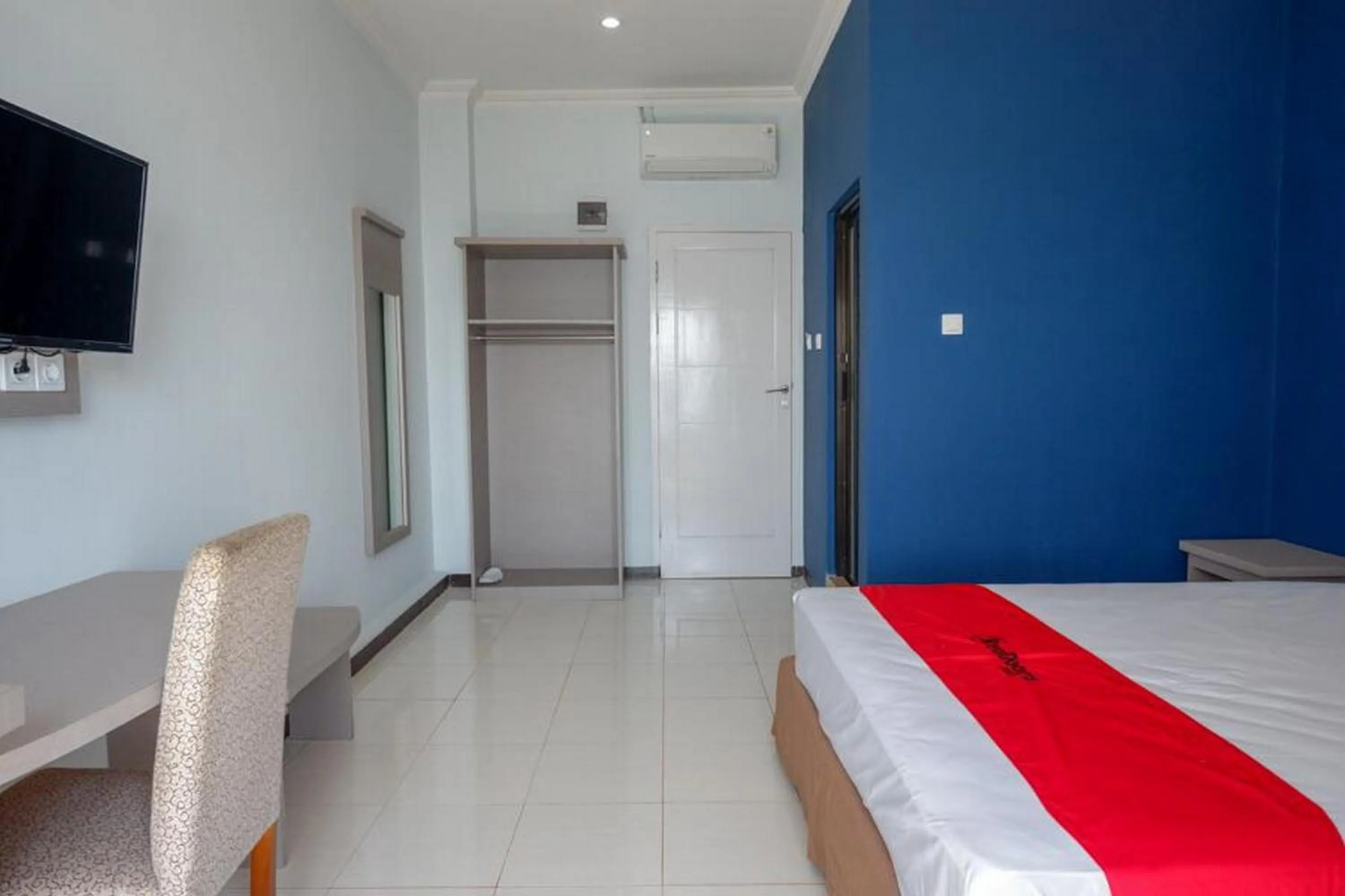 Bedroom in RedDoorz Plus Syariah @ Hotel Boulevard Luwuk
