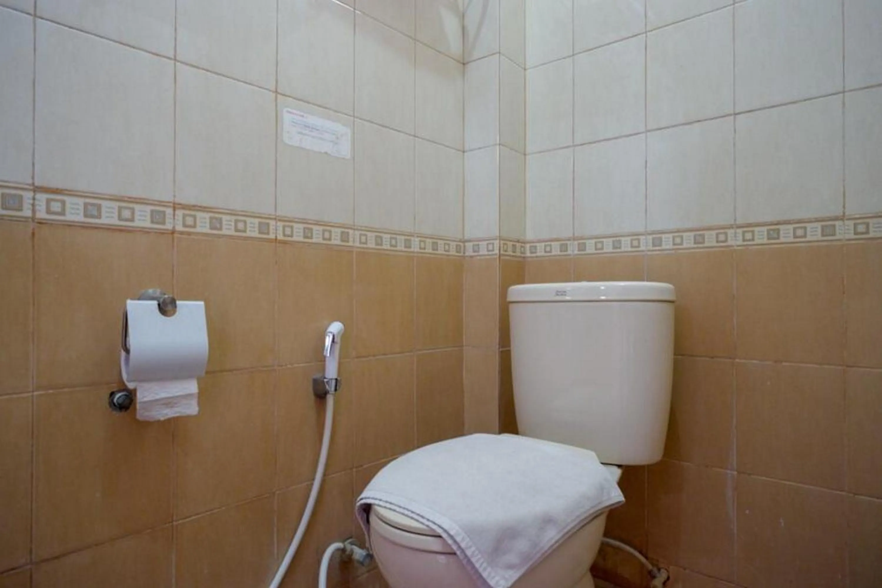 Bathroom in RedDoorz Plus Syariah @ Hotel Boulevard Luwuk