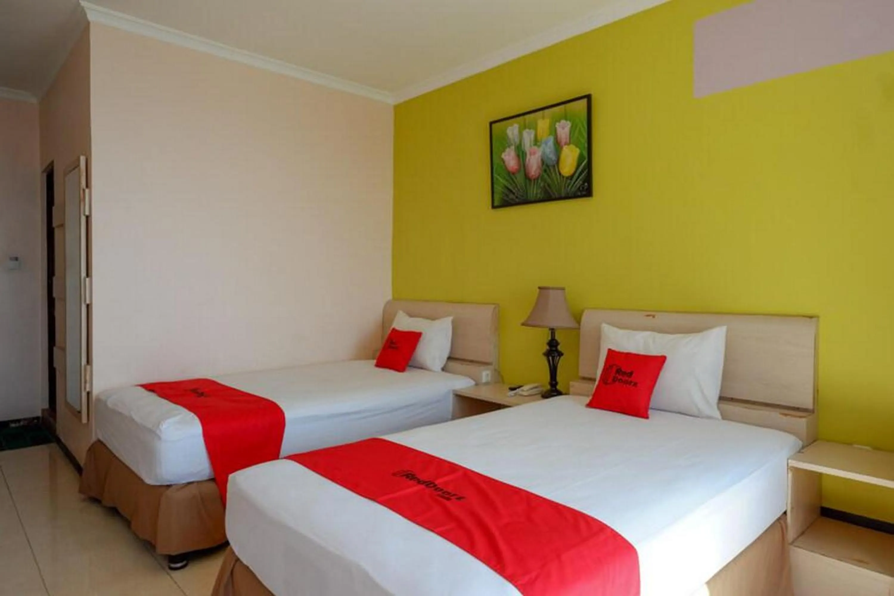 Bedroom in RedDoorz Plus Syariah @ Hotel Boulevard Luwuk