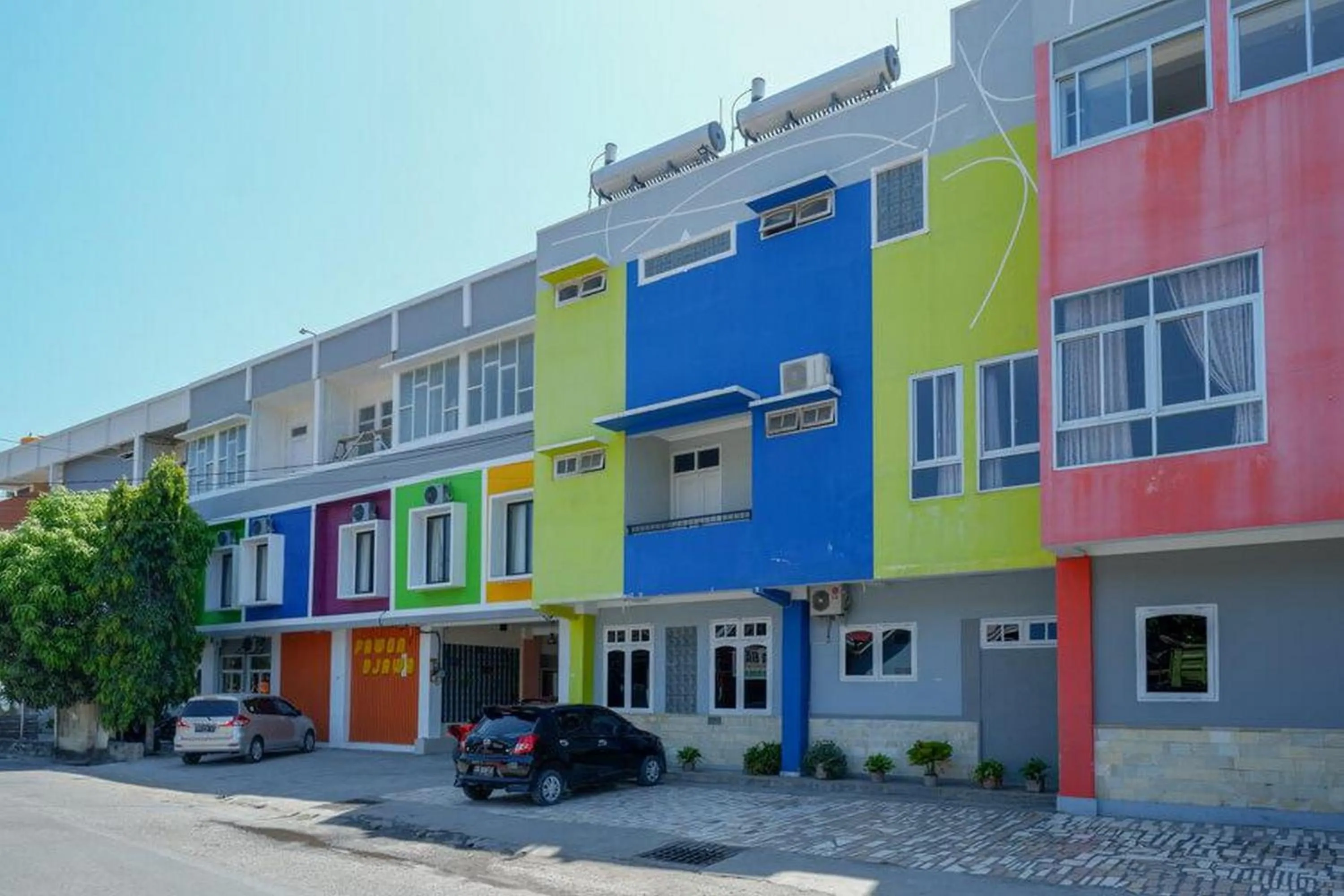 Parking in RedDoorz Plus Syariah @ Hotel Boulevard Luwuk