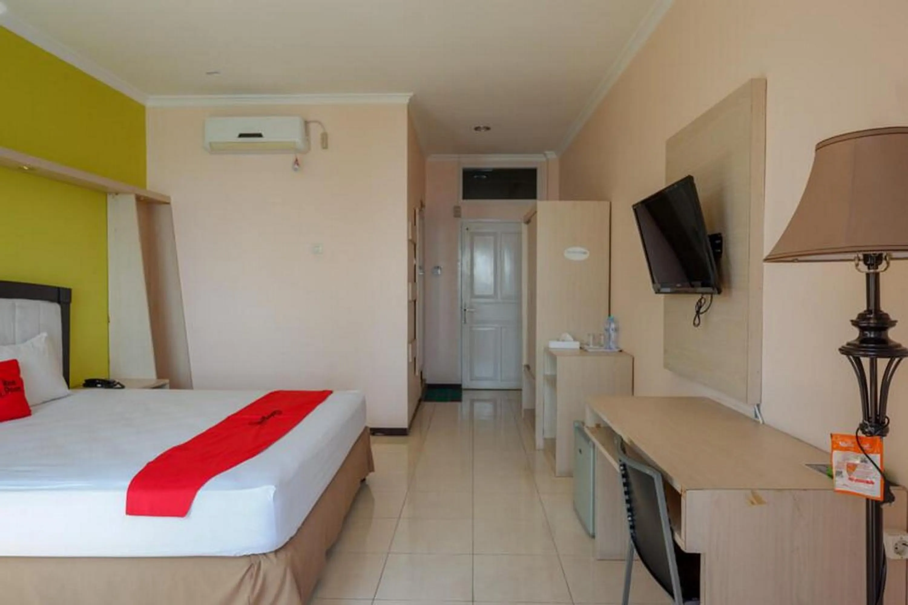 Bedroom in RedDoorz Plus Syariah @ Hotel Boulevard Luwuk