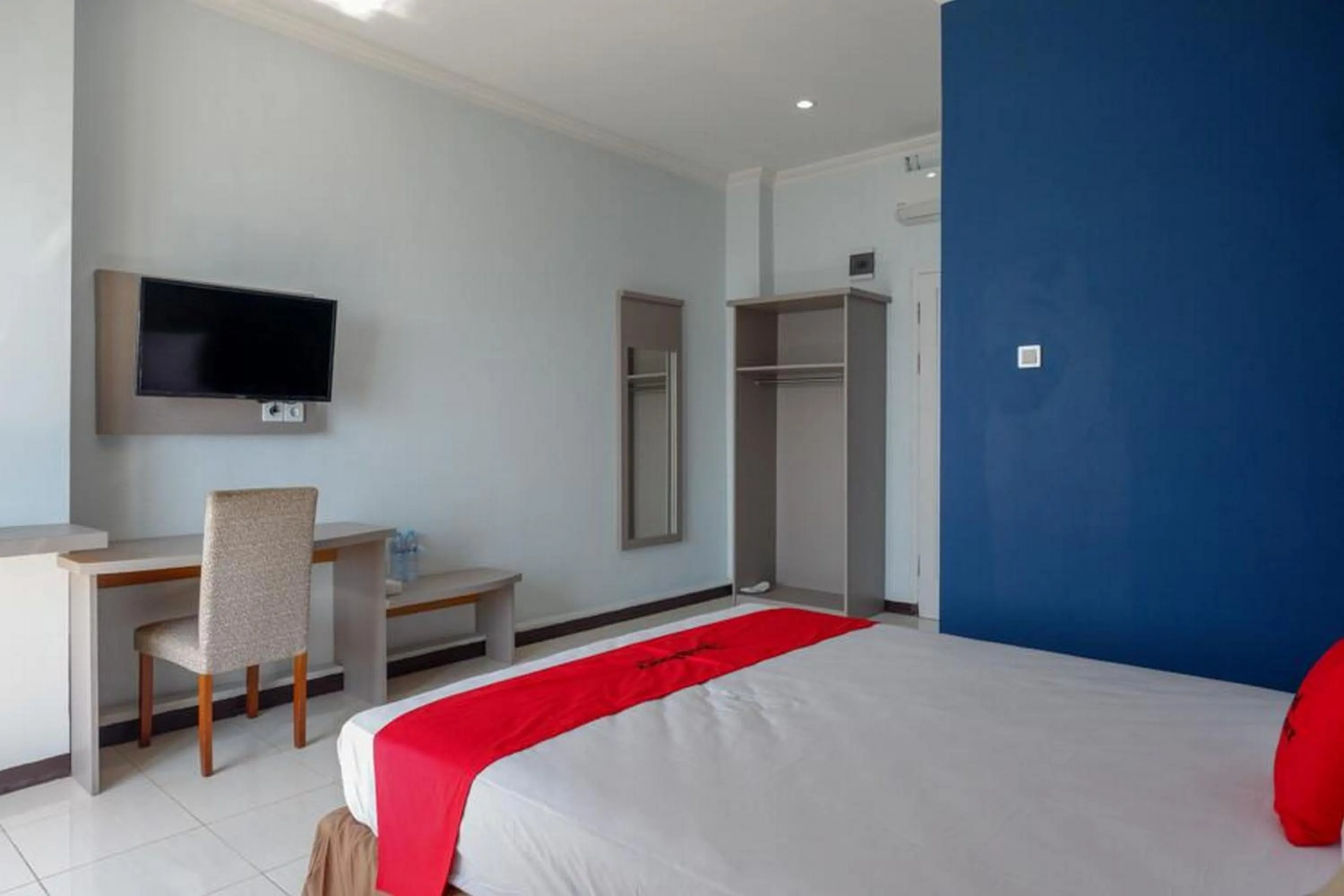 Bedroom in RedDoorz Plus Syariah @ Hotel Boulevard Luwuk