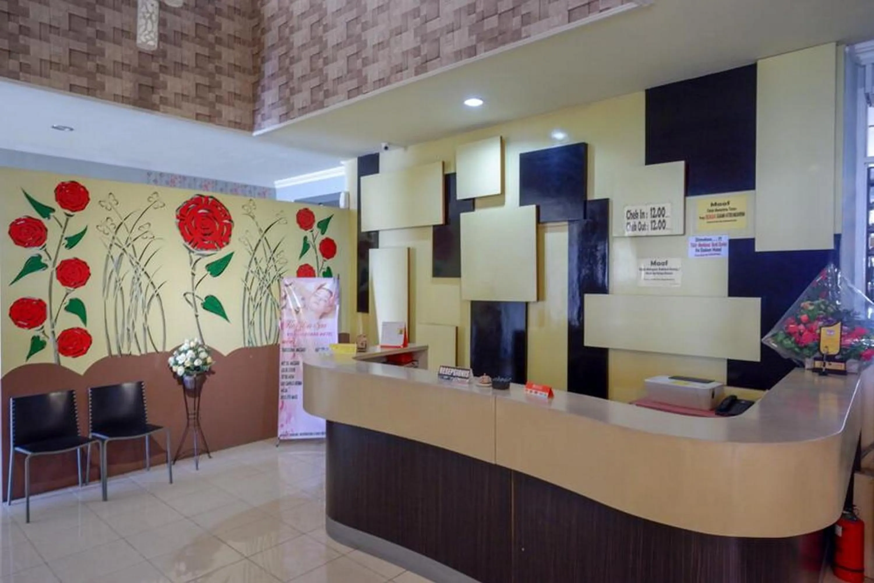 Lobby or reception in RedDoorz Plus Syariah @ Hotel Boulevard Luwuk