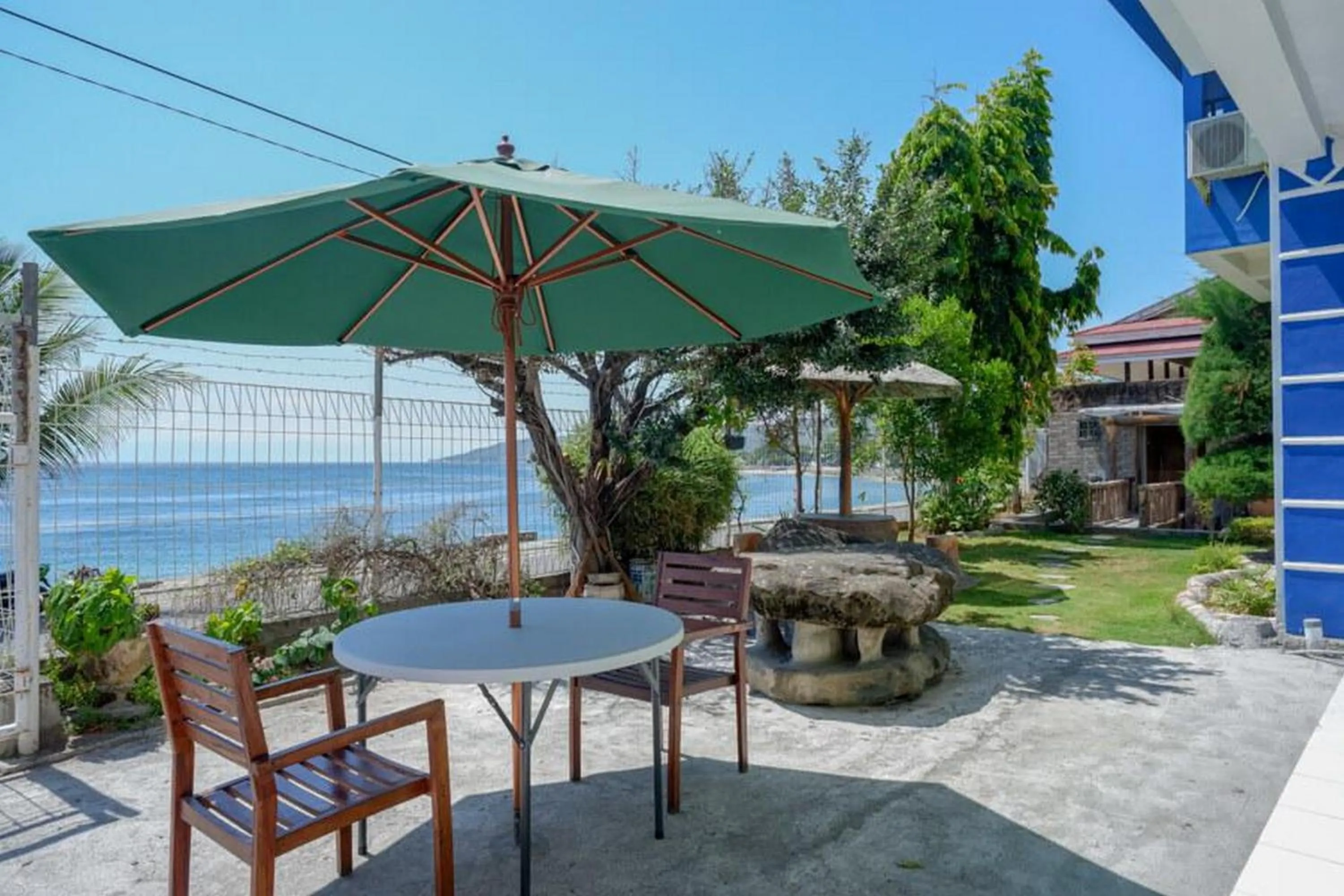 Seating area in RedDoorz Plus Syariah @ Hotel Boulevard Luwuk