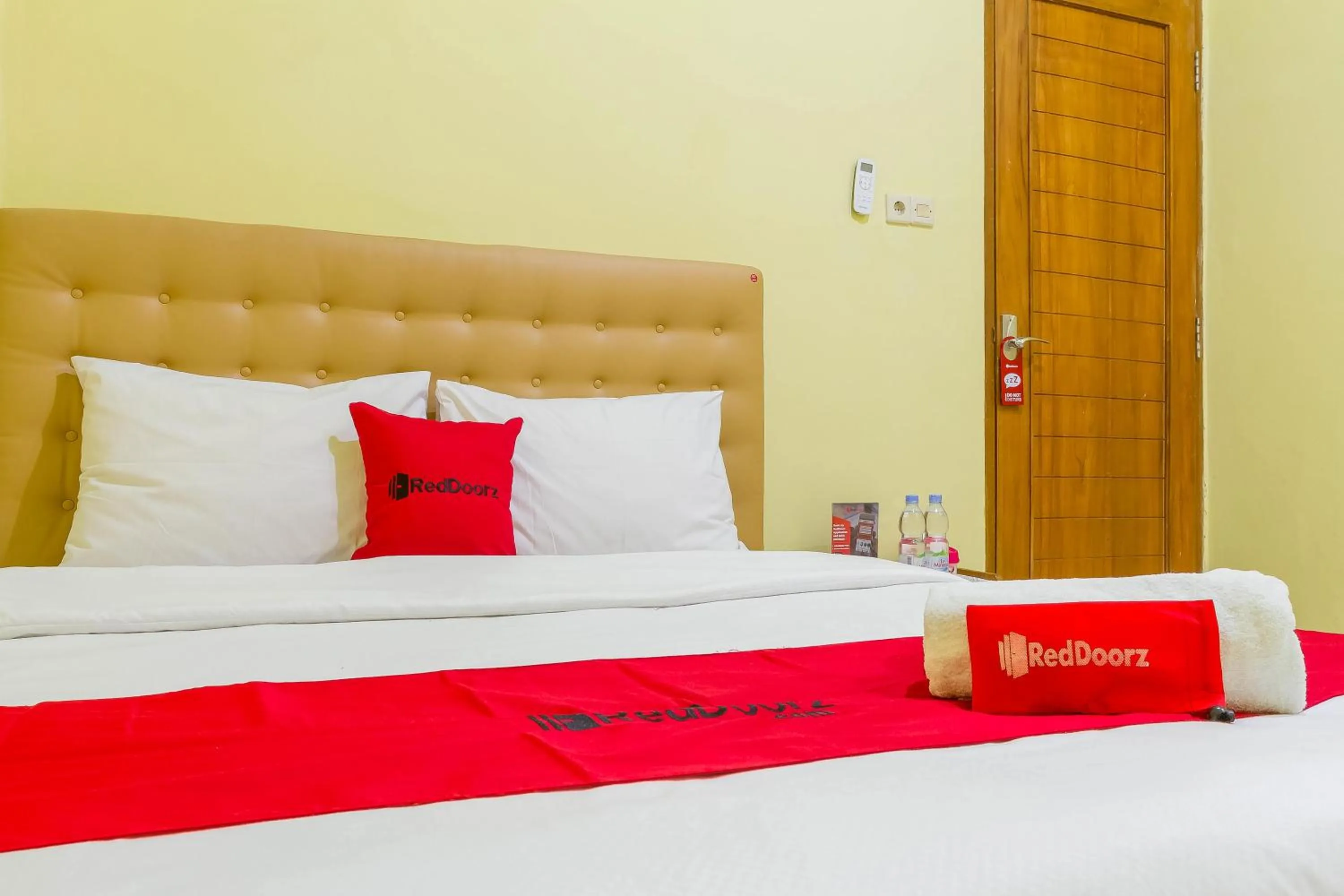 Bedroom, Bed in RedDoorz Syariah @ Puri Kalijaga Street