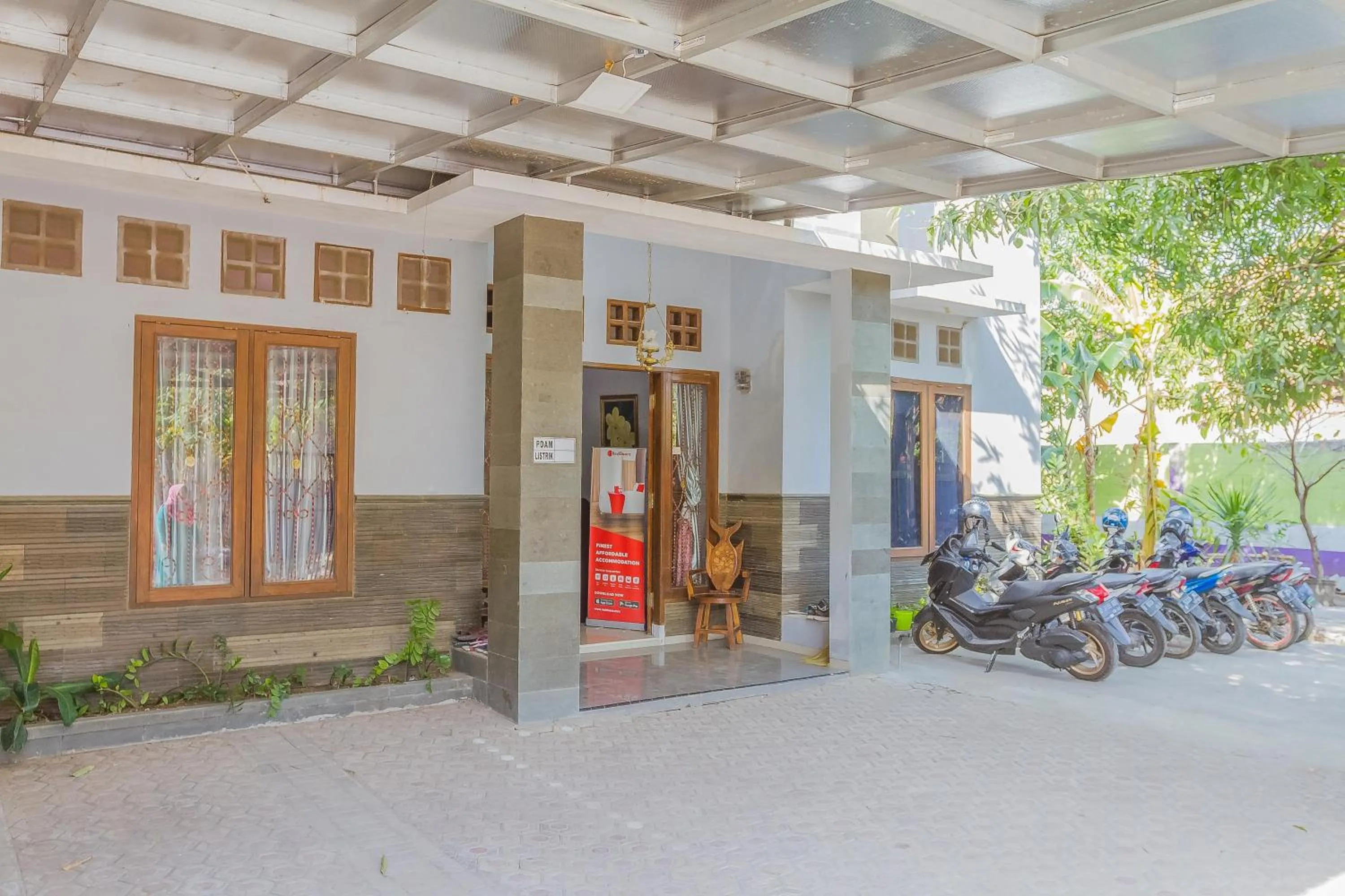 Property logo or sign in RedDoorz Syariah @ Puri Kalijaga Street