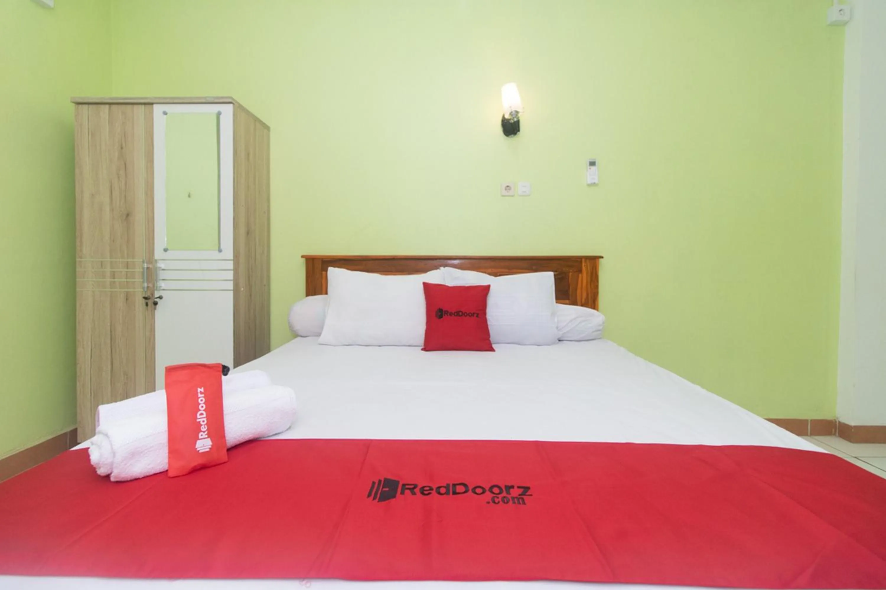 Bed in RedDoorz @ Frans Seda Kupang