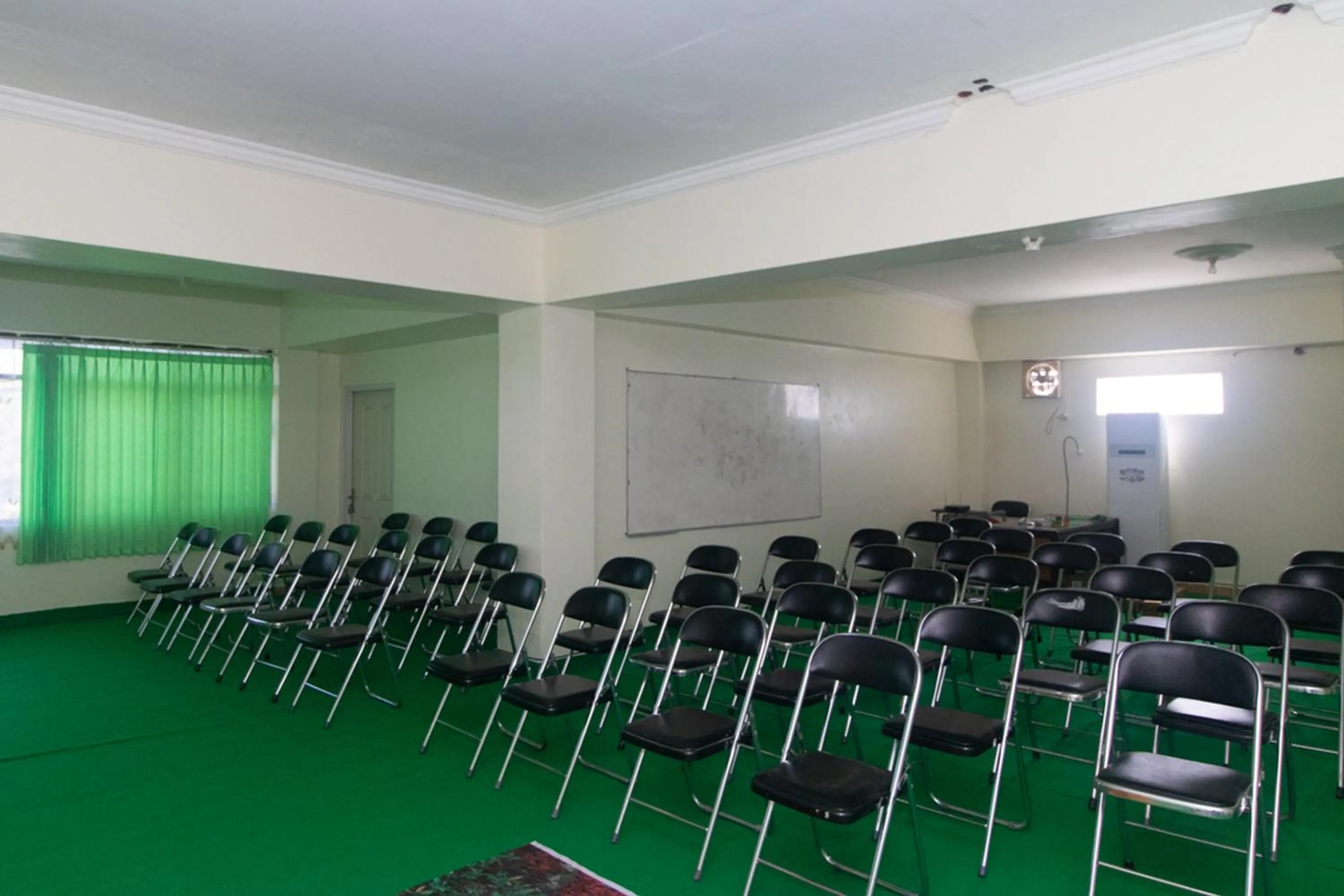 Meeting/conference room in RedDoorz @ Frans Seda Kupang