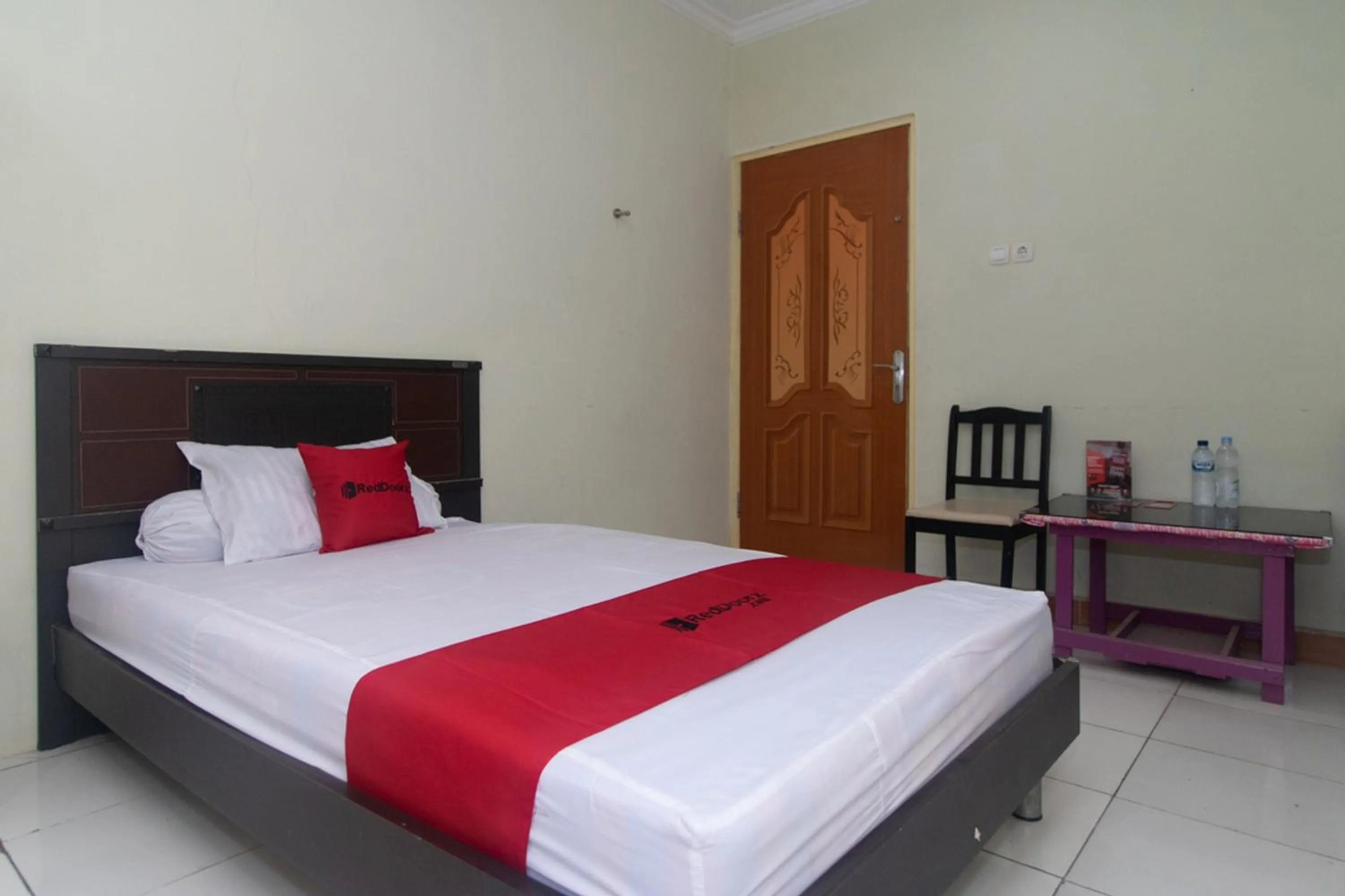 Bed in RedDoorz @ Frans Seda Kupang