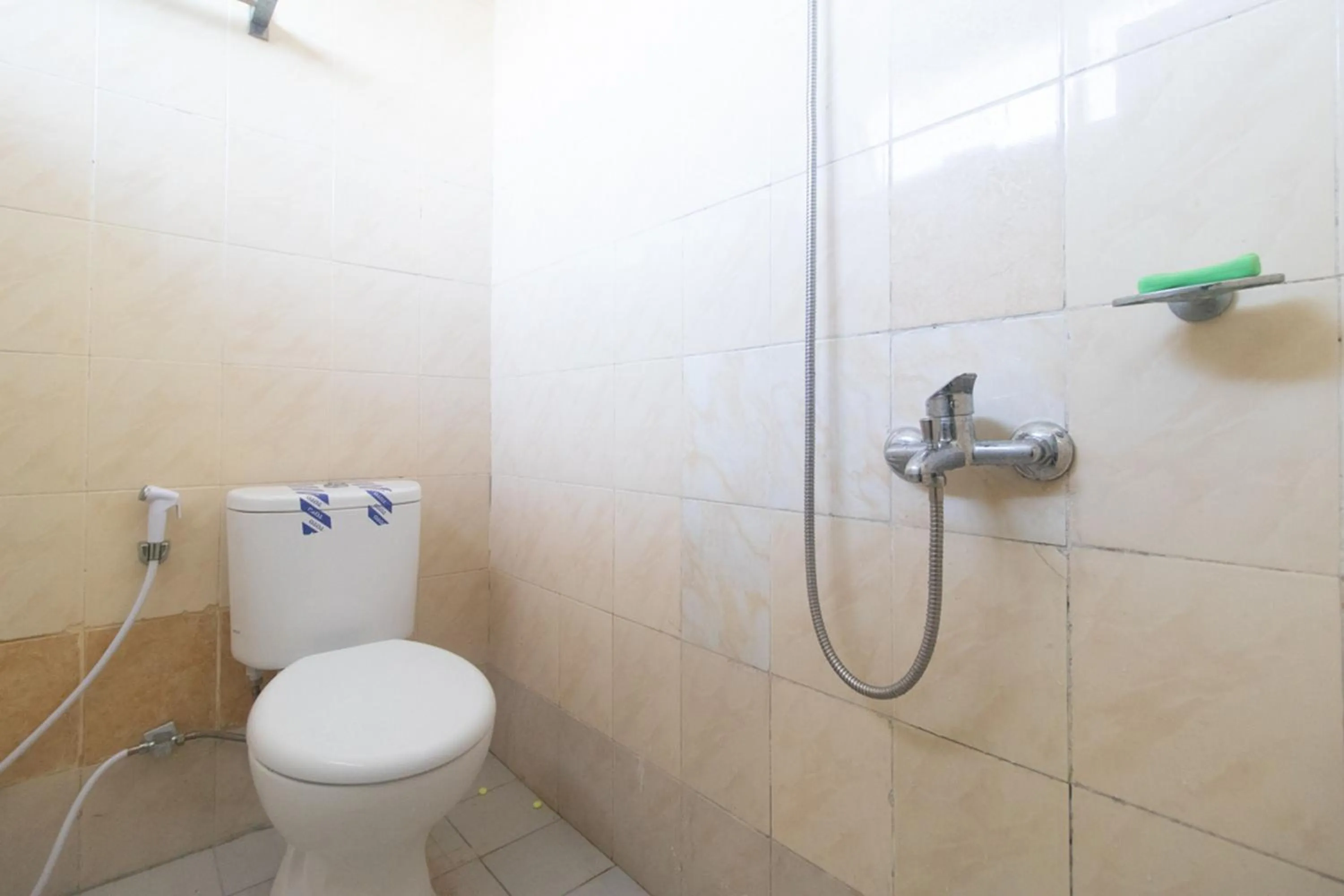 Bathroom in RedDoorz @ Frans Seda Kupang