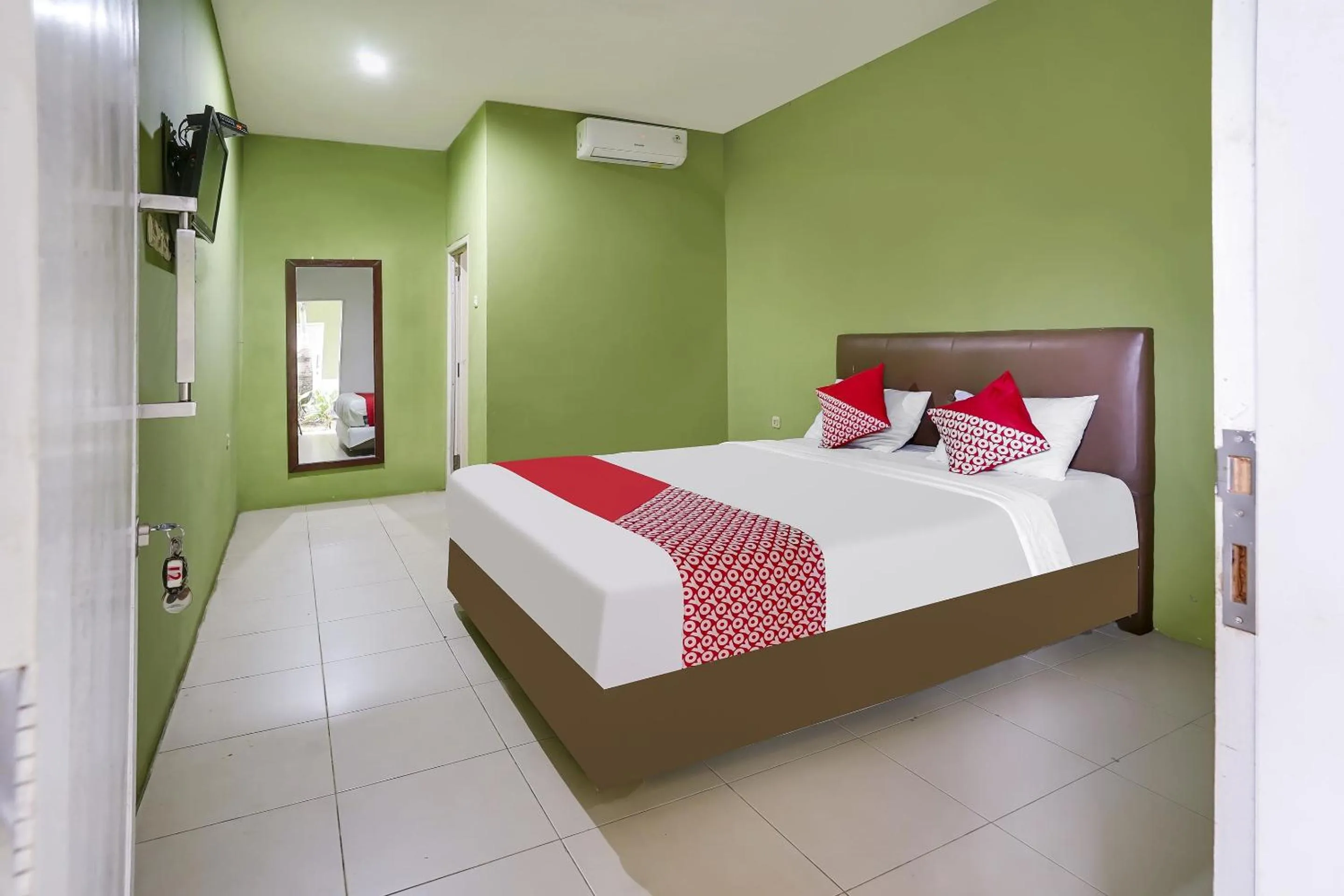 Bedroom, Bed in OYO Life 91027 Note Hotel Syariah