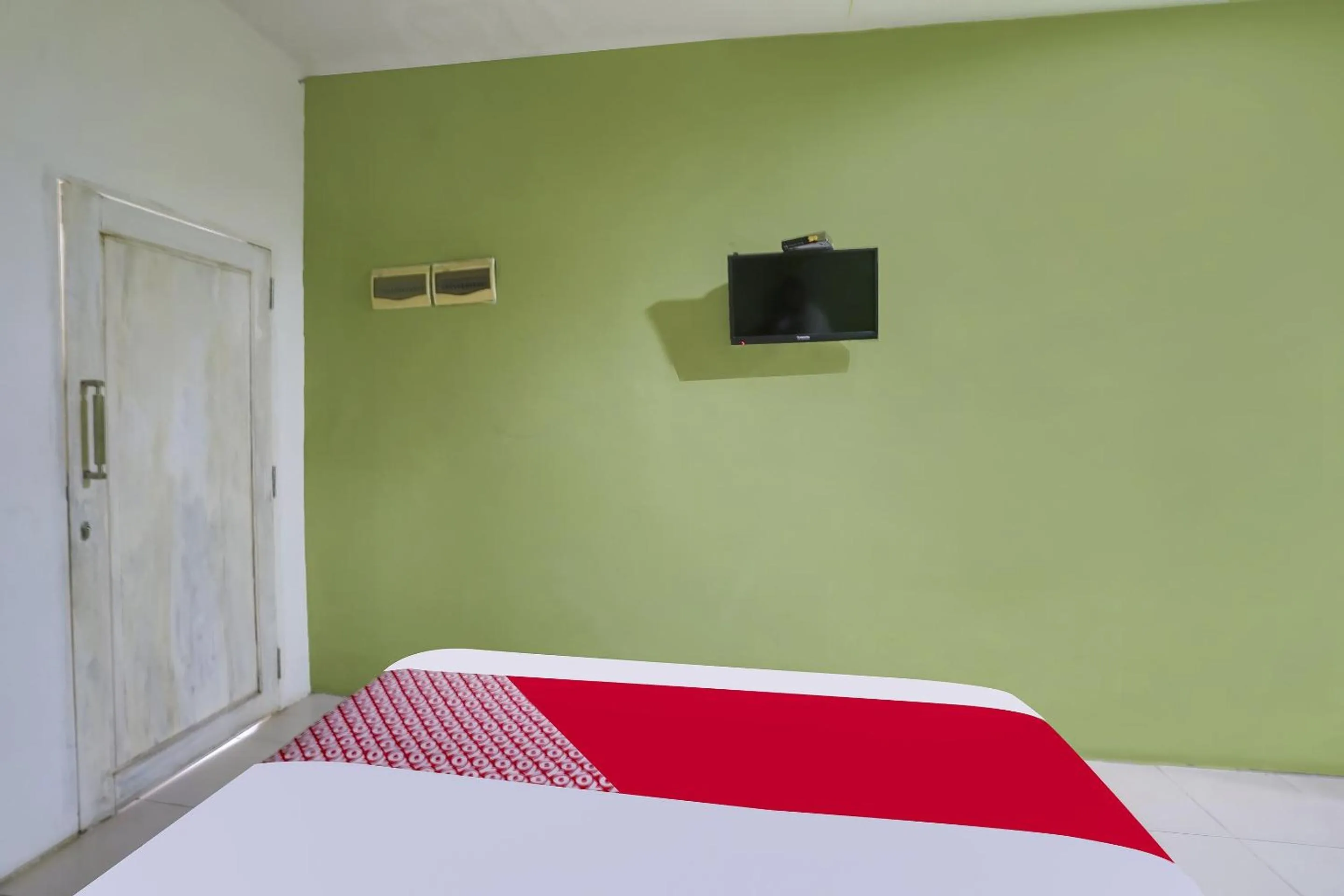 Bedroom, Bed in OYO Life 91027 Note Hotel Syariah