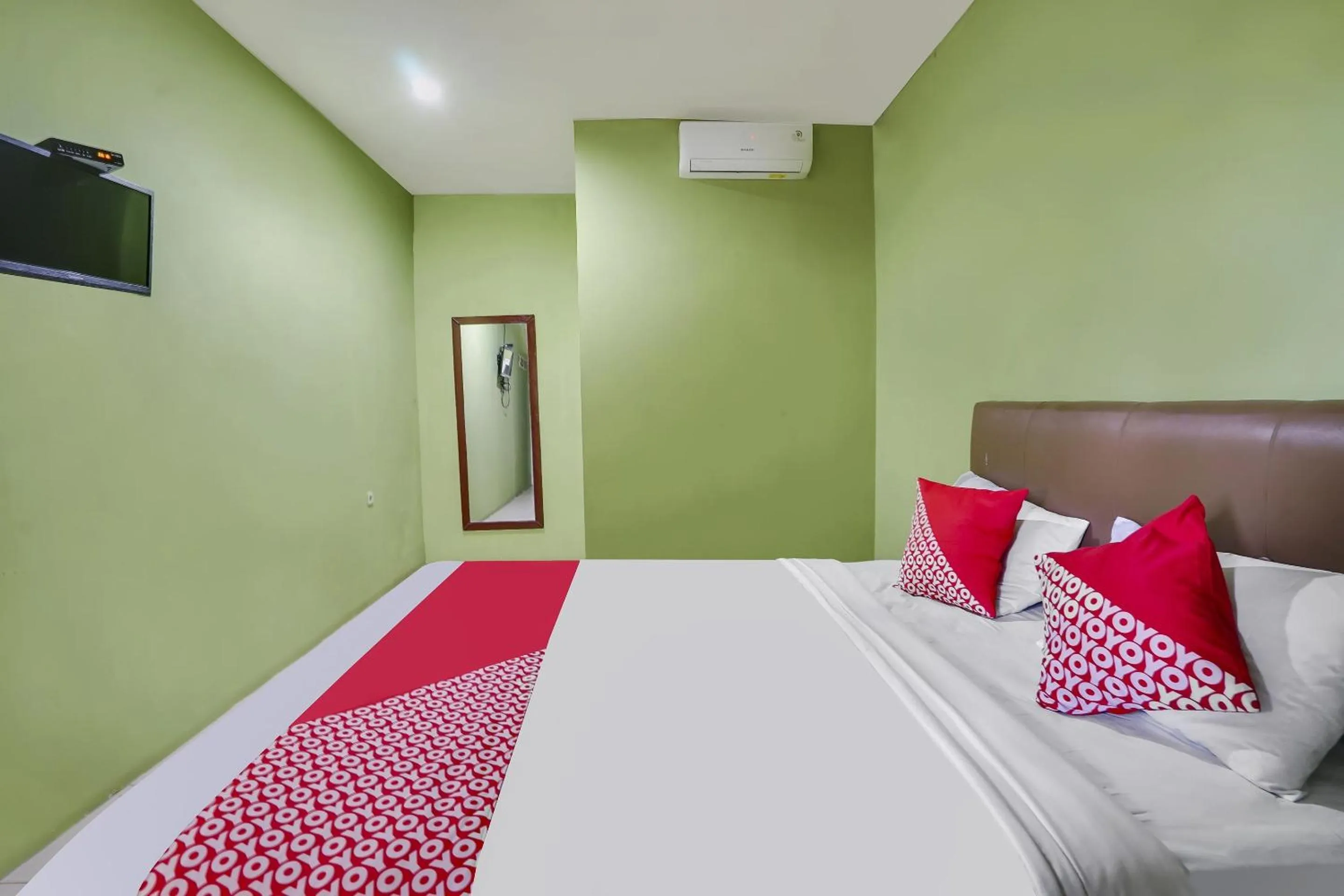 Bedroom, Bed in OYO Life 91027 Note Hotel Syariah