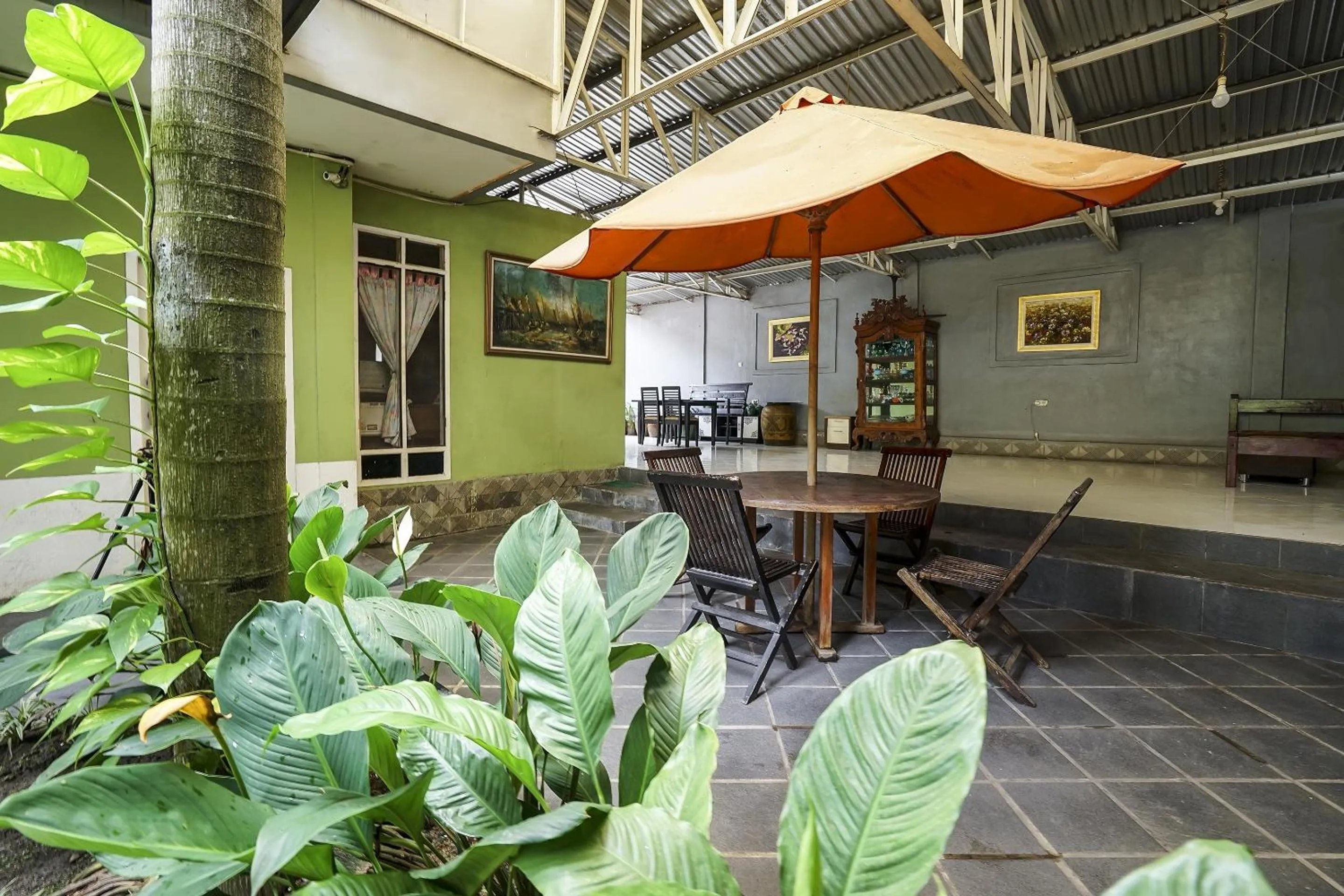 Lobby or reception in OYO Life 91027 Note Hotel Syariah