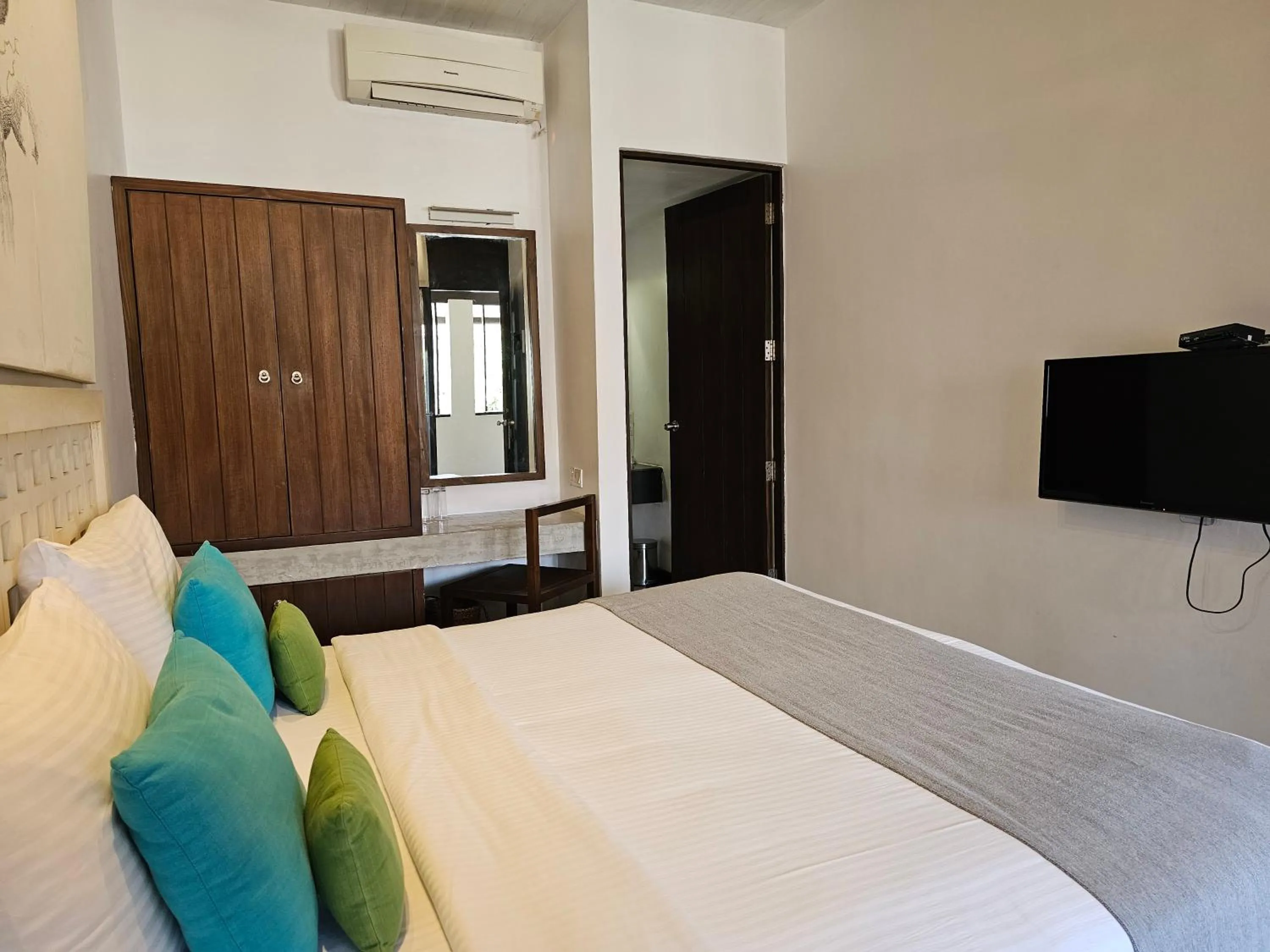 Bedroom, Bed in Blue Breeze