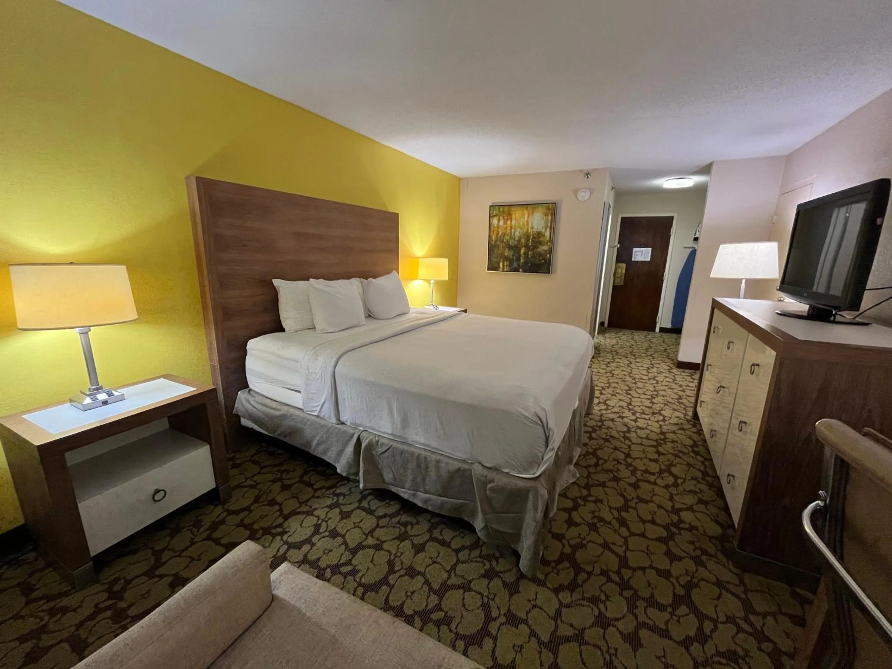 Photo of the whole room in Ramada Plaza by Wyndham Charlotte South End Airport