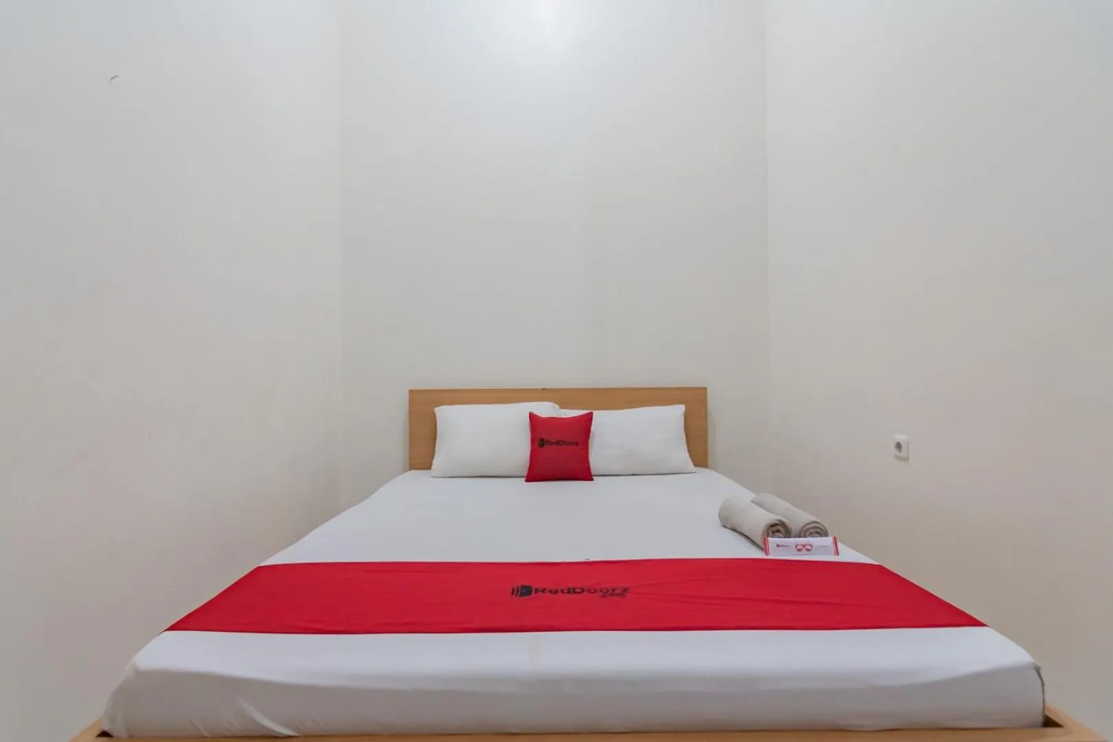 Bedroom, Bed in RedDoorz near Universitas Siliwangi Tasikmalaya