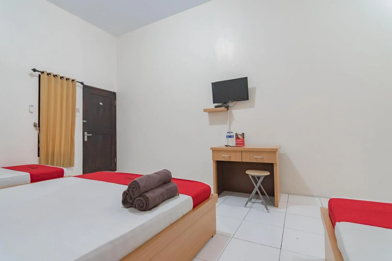 Bedroom, Bed in RedDoorz near Universitas Siliwangi Tasikmalaya