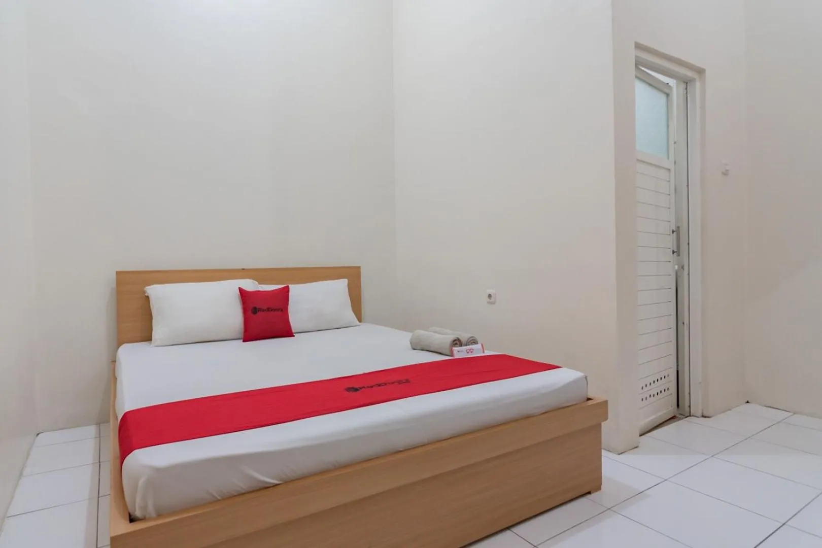Bedroom, Bed in RedDoorz near Universitas Siliwangi Tasikmalaya