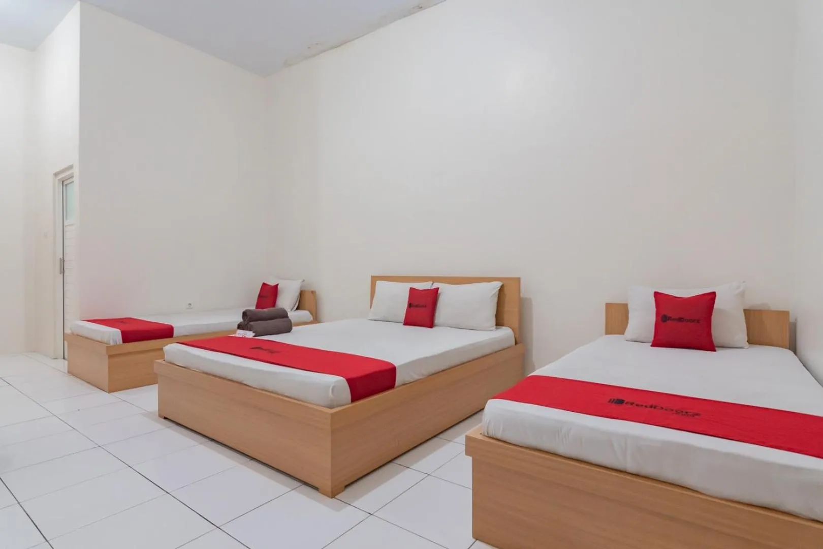 Bedroom, Bed in RedDoorz near Universitas Siliwangi Tasikmalaya