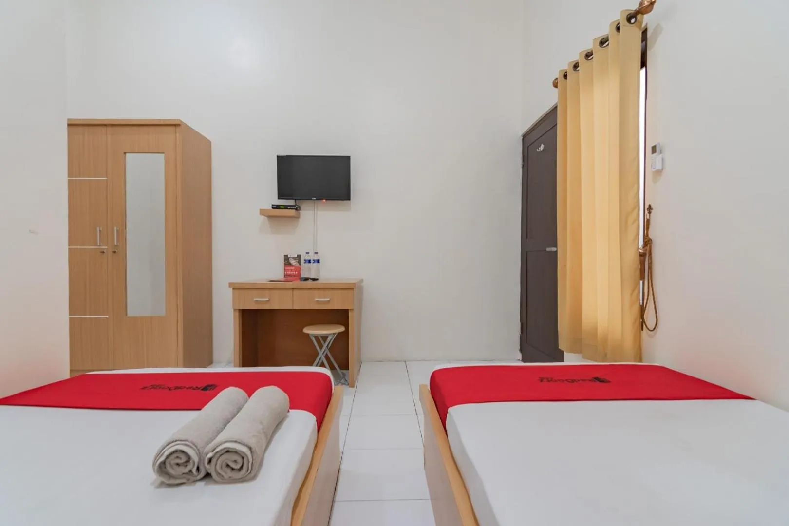 Bedroom, Bed in RedDoorz near Universitas Siliwangi Tasikmalaya