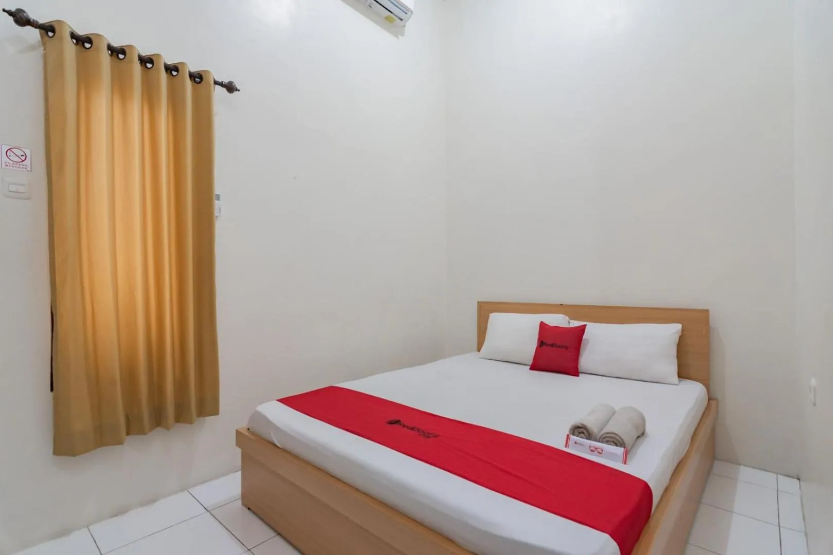 Bedroom, Bed in RedDoorz near Universitas Siliwangi Tasikmalaya