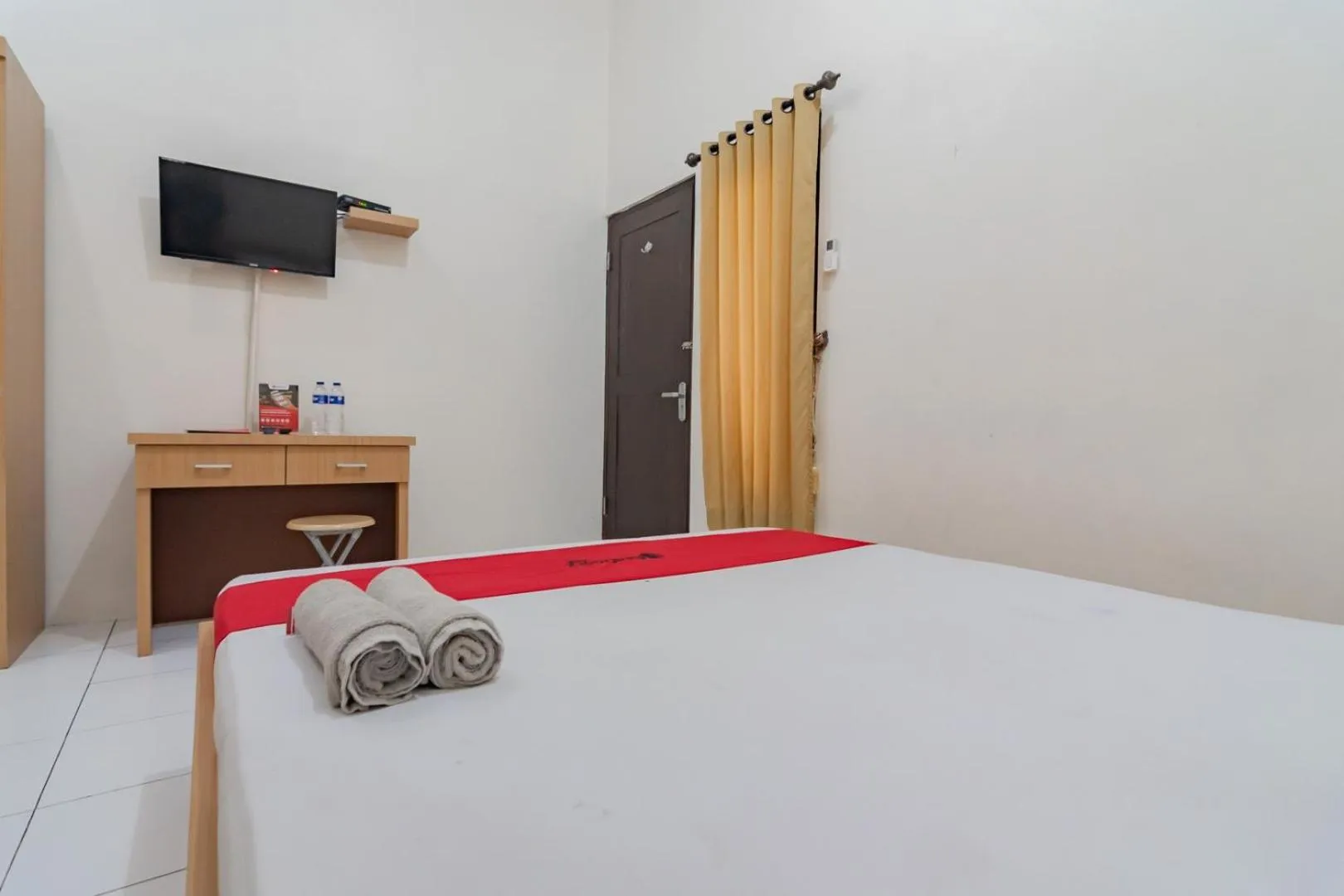 Bedroom, Bed in RedDoorz near Universitas Siliwangi Tasikmalaya